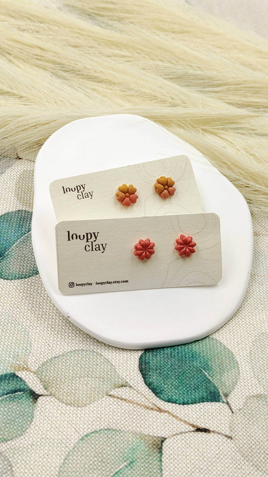 Orecchini mini fiorellini - rosso e arancione - Loopy Clay