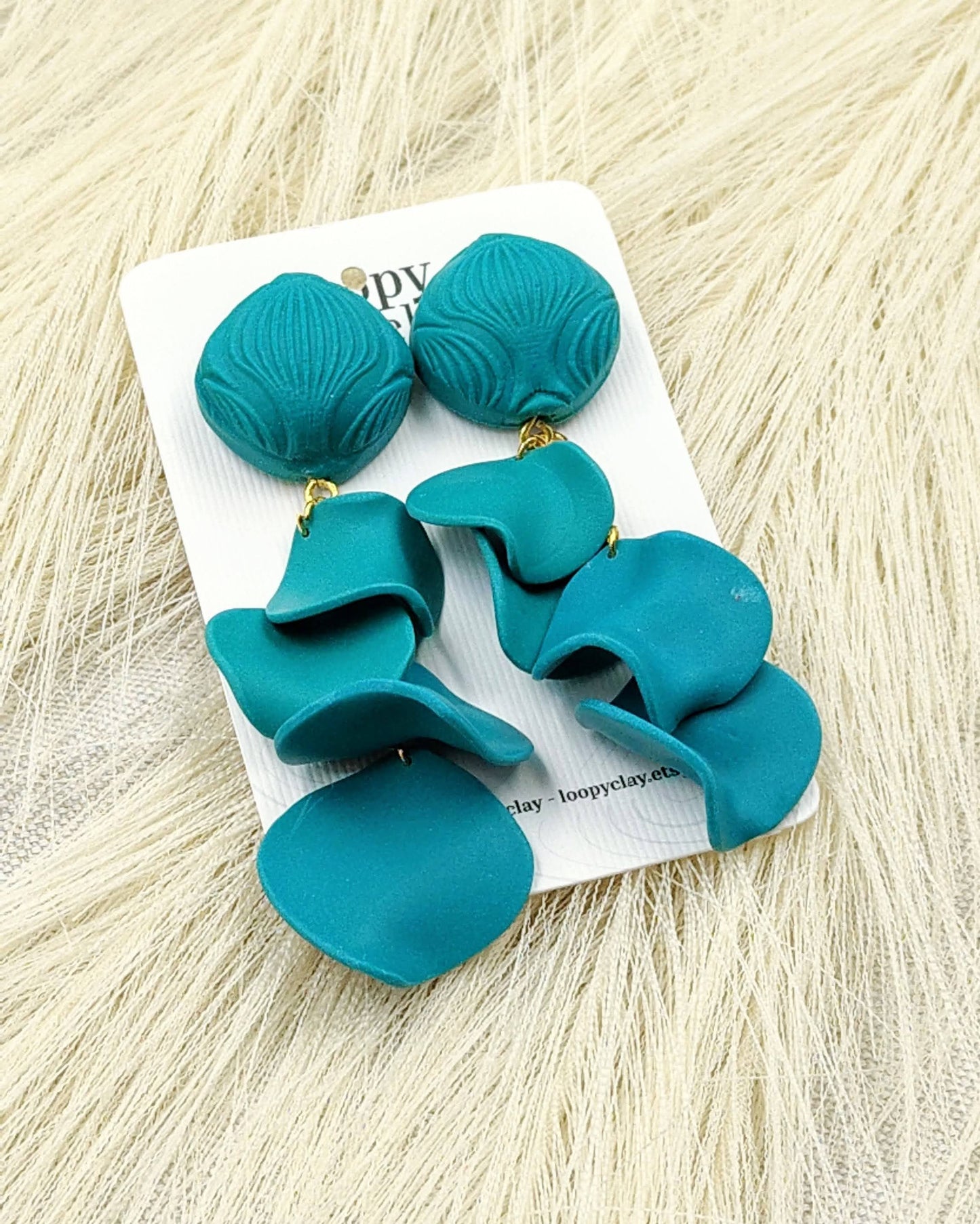 Orecchini Petali Turchesi e Blu: Un Tuffo di Colore nel Tuo Stile