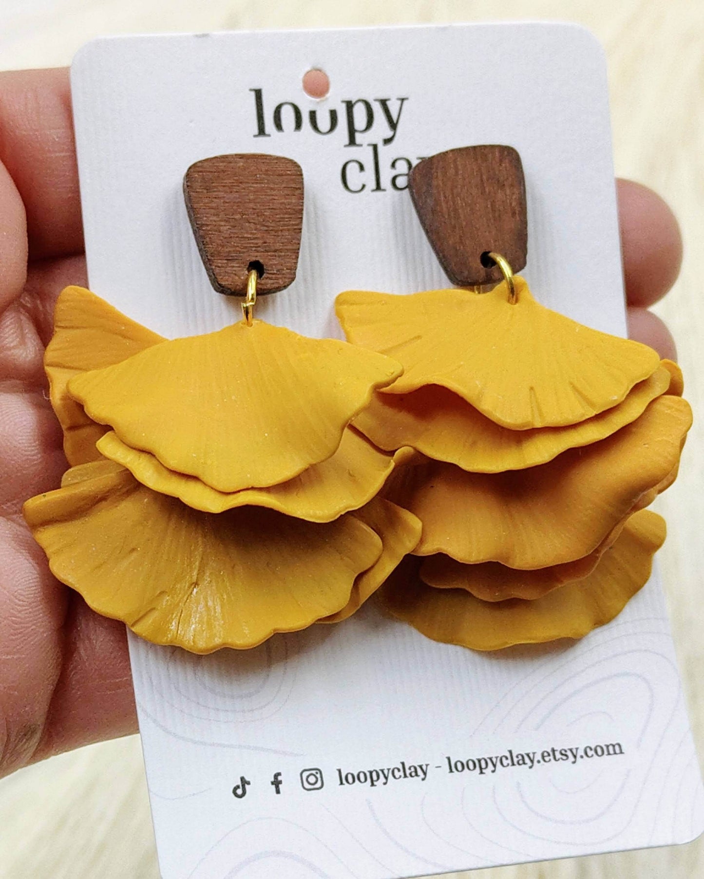 "Bagliori di Sole": Orecchini Artigianali in Giallo Oro