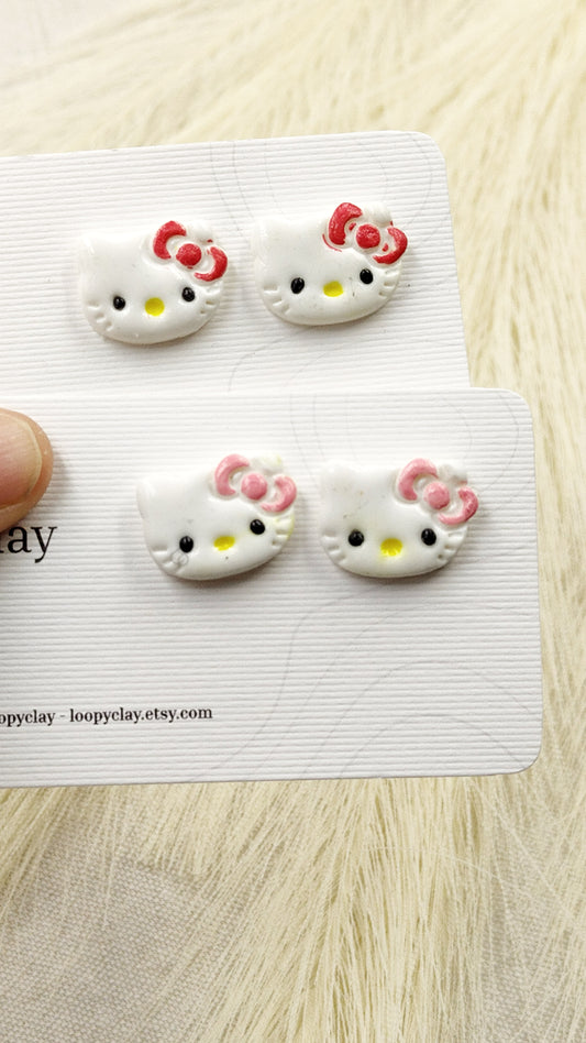 Orecchini gattino con fiocco stile Hello Kitty