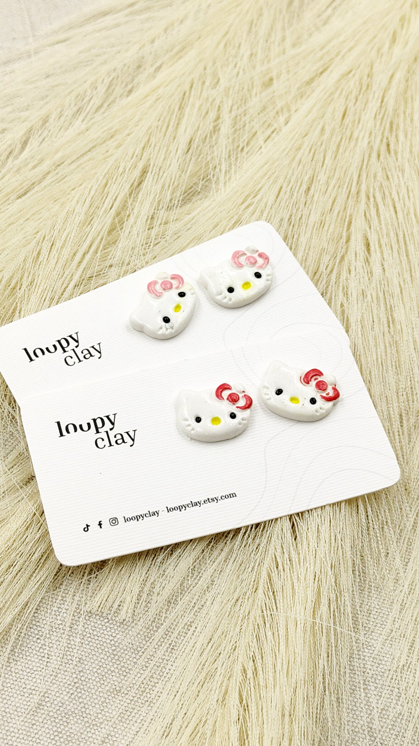 Orecchini gattino con fiocco stile Hello Kitty