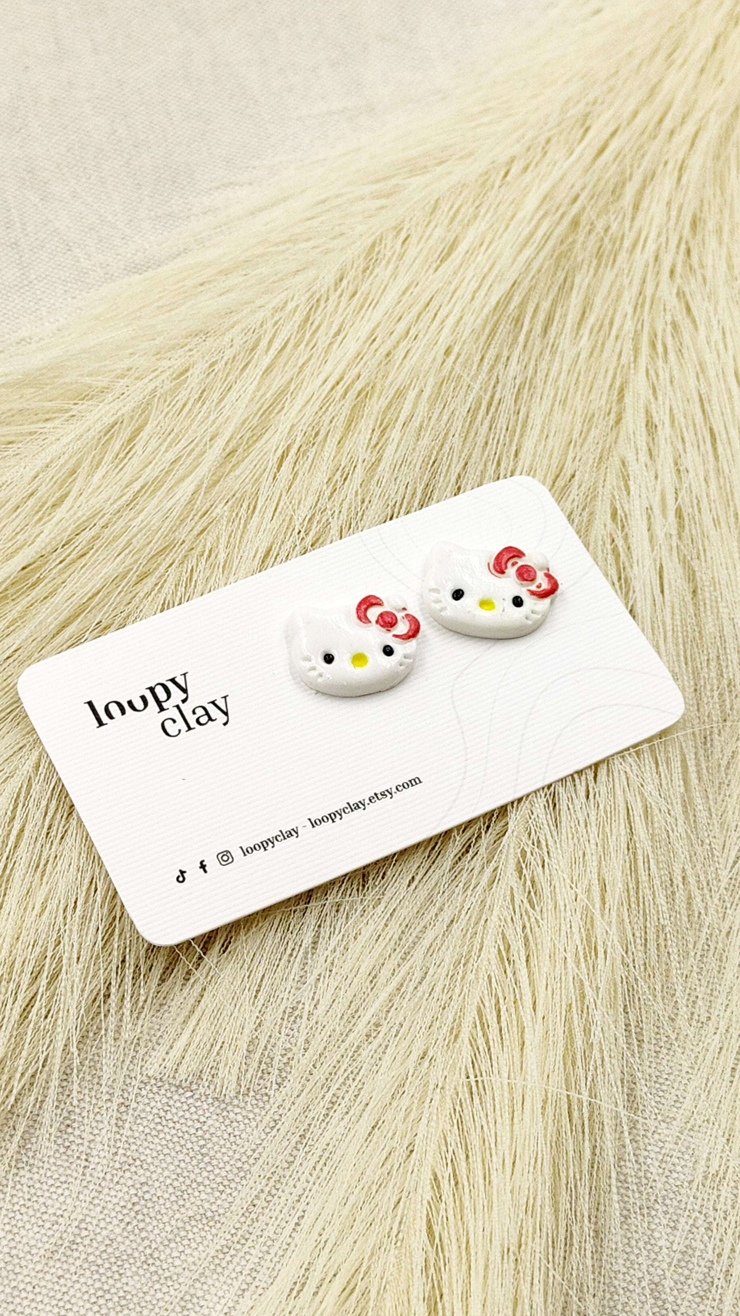 Orecchini gattino con fiocco stile Hello Kitty