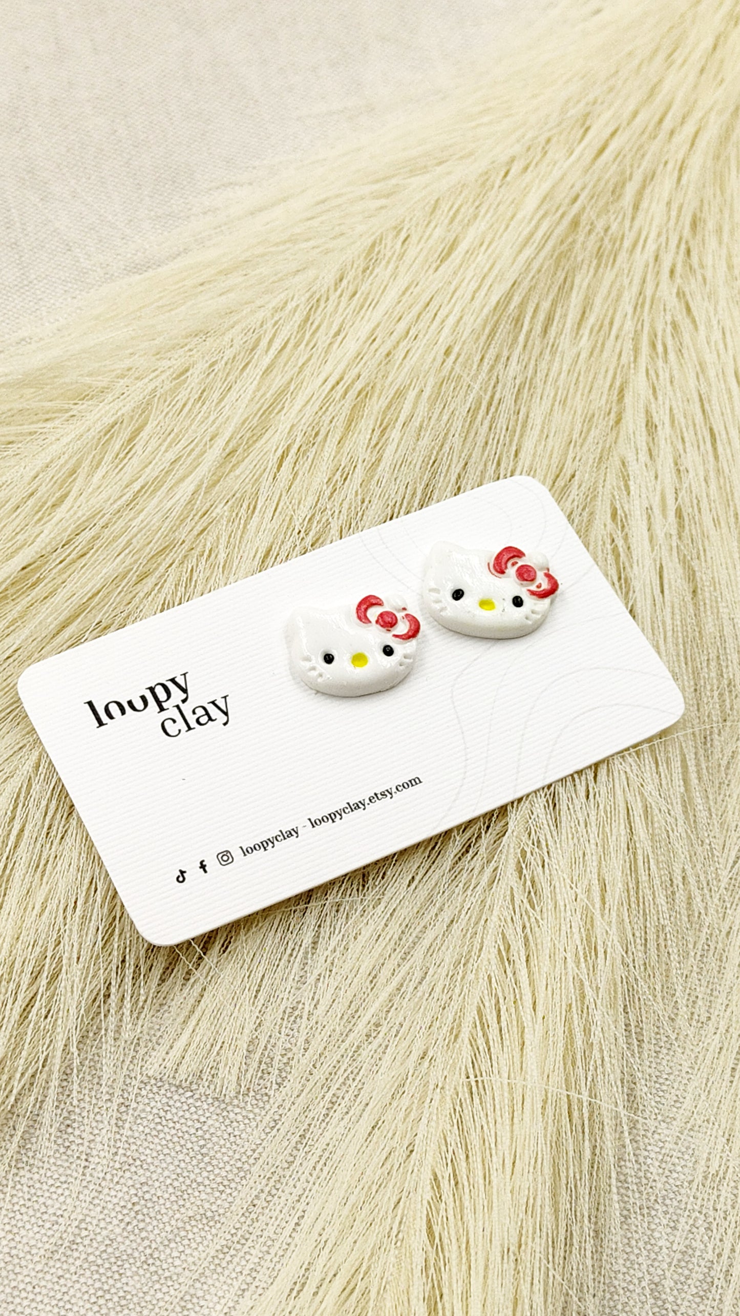 Orecchini gattino con fiocco stile Hello Kitty