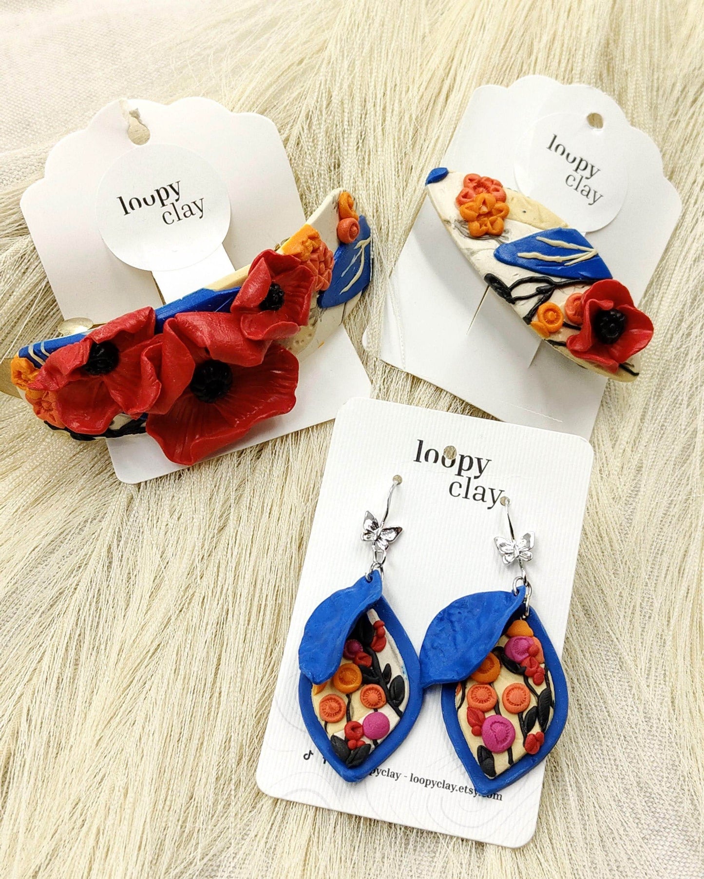 Orecchini Pendenti primavera prato fiorito - petalo blu - Loopy Clay