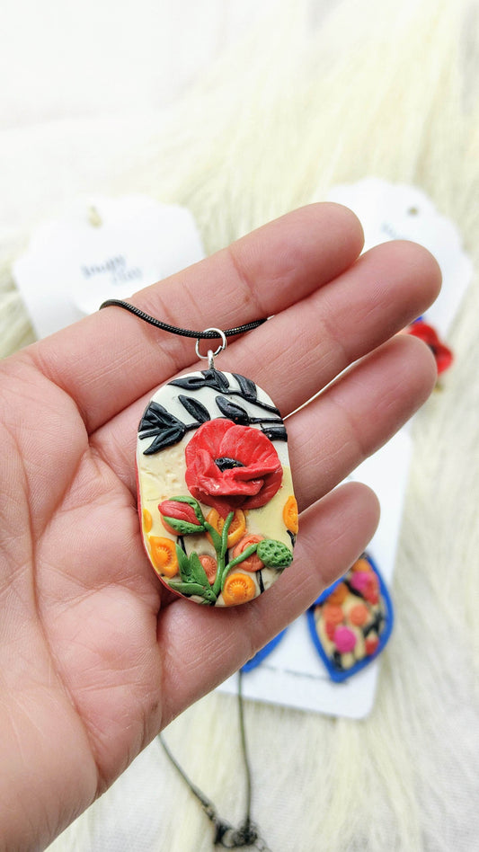 Collana pezzo unico con prato e papaveri realistici - Loopy Clay