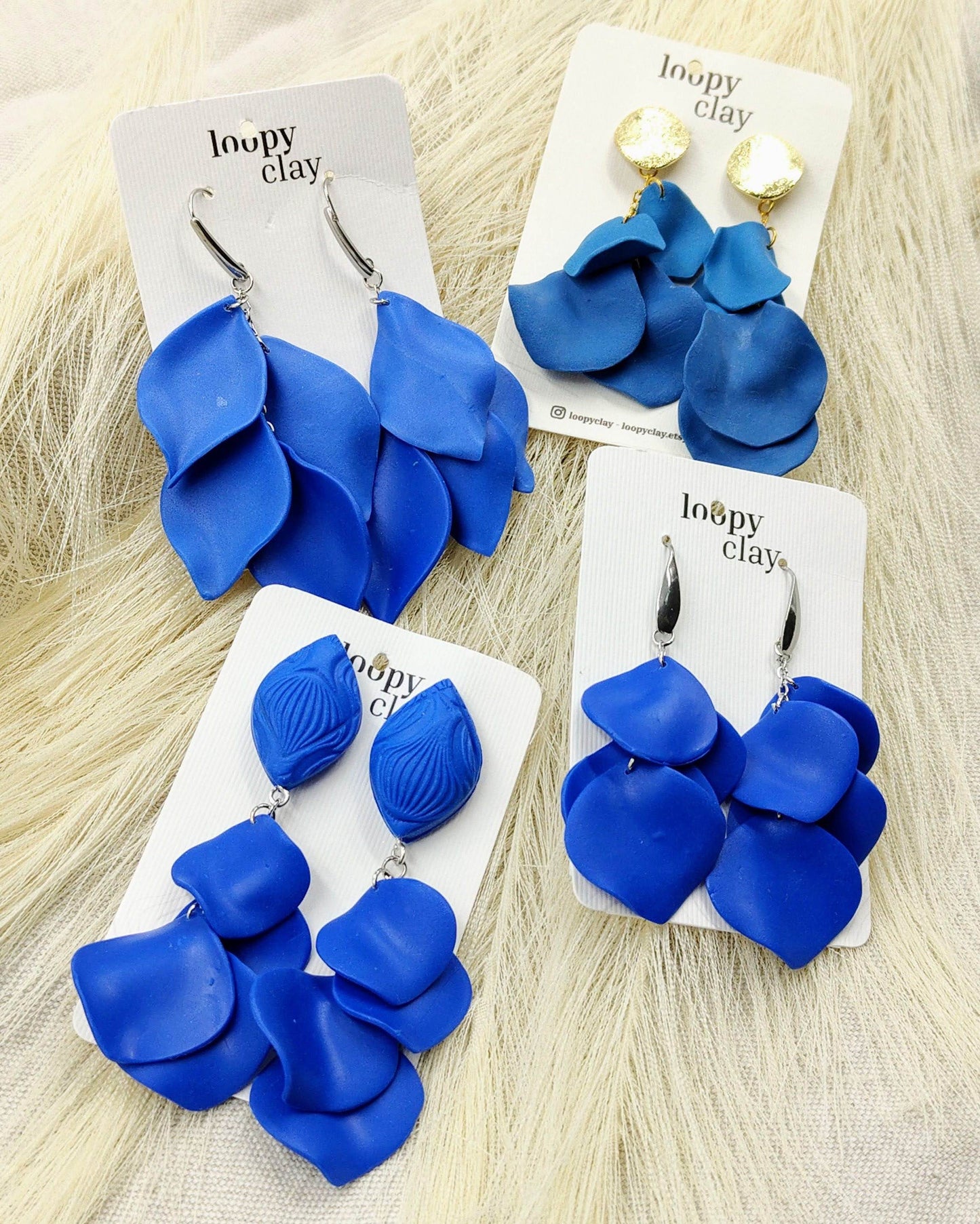 Orecchini petali di fiore, eleganza in blu - Loopy Clay