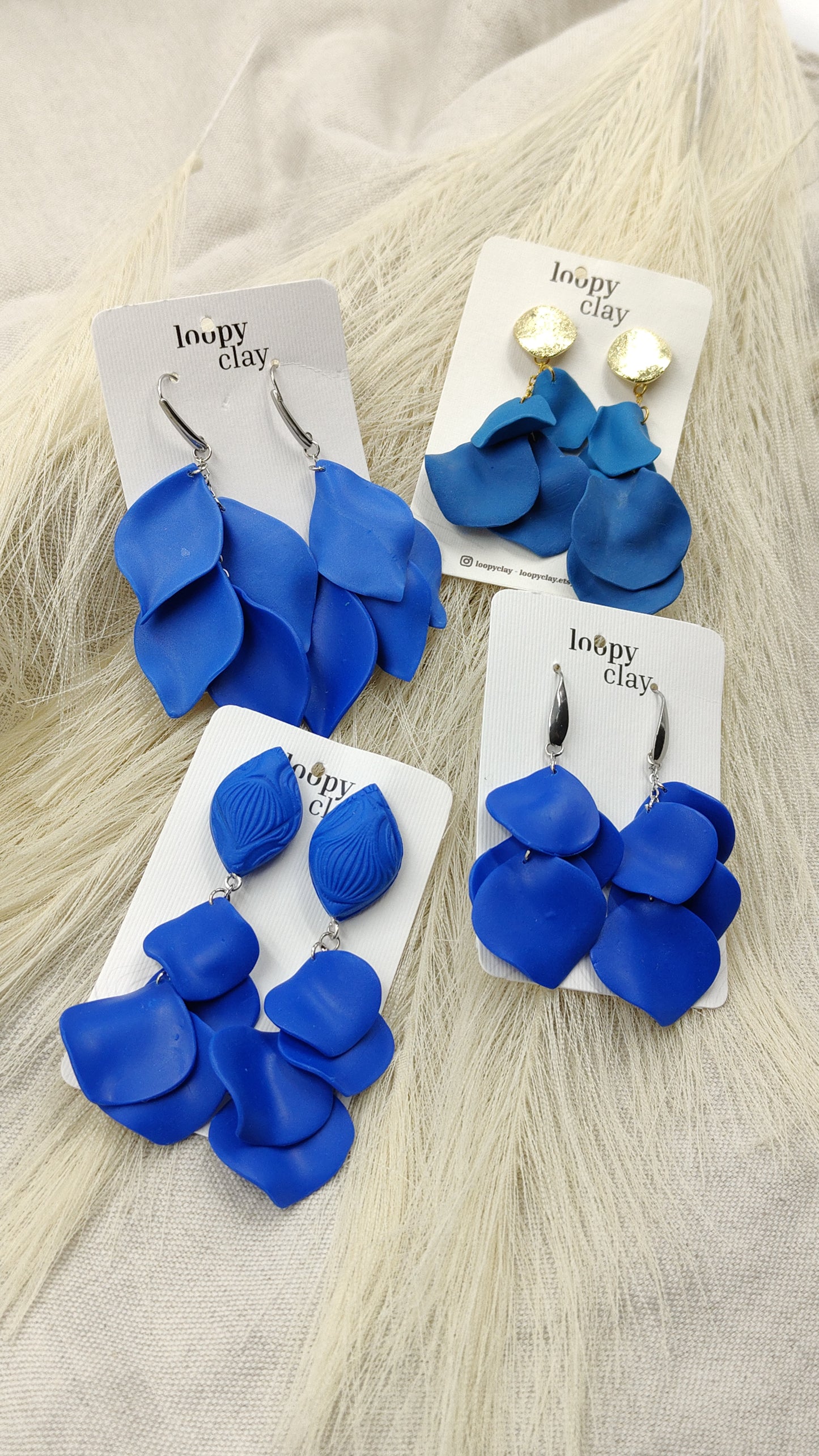 Orecchini petali di fiore, eleganza in blu - Loopy Clay