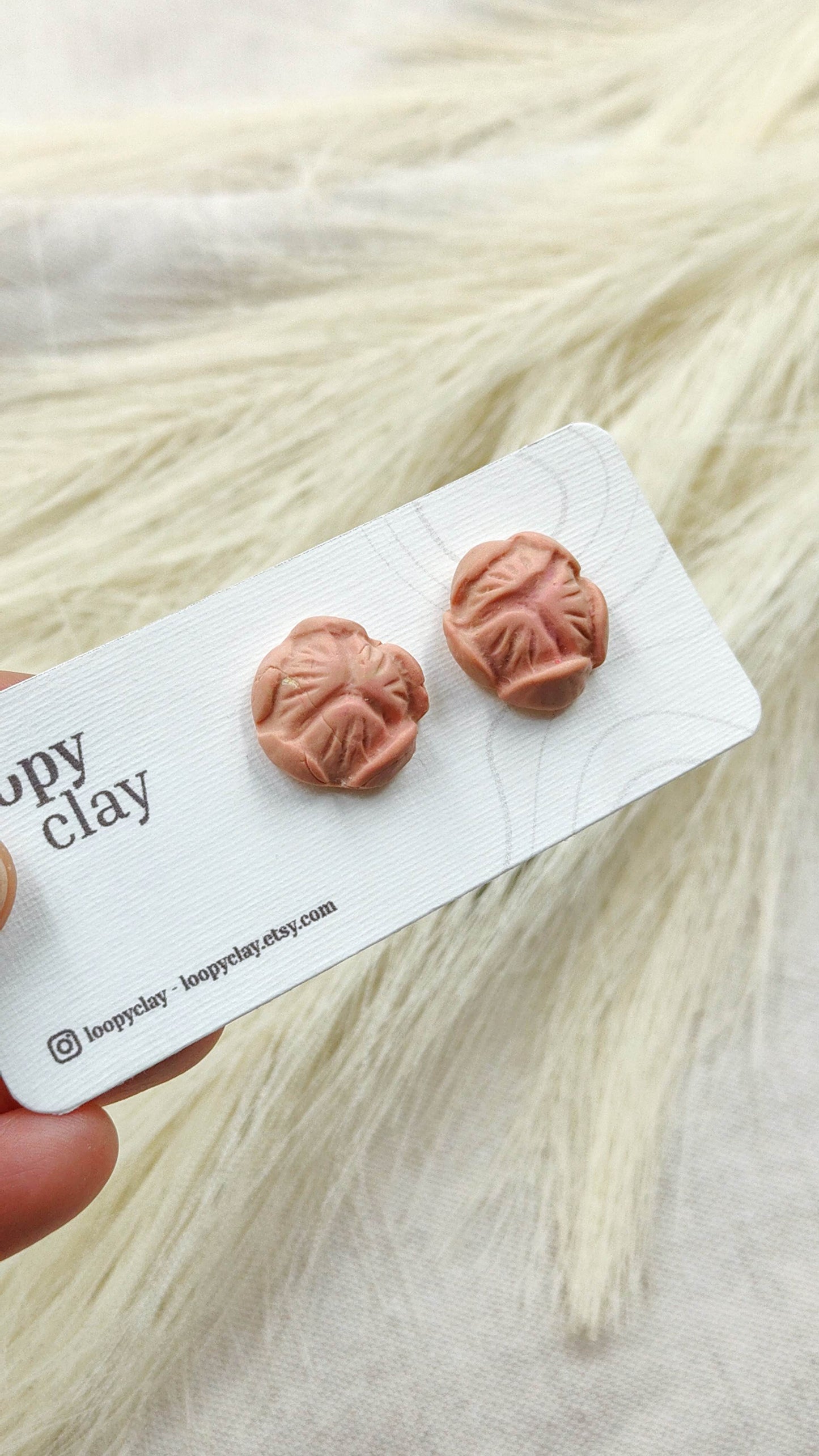 Orecchini a bottone fiori di loto - bocciolo - Loopy Clay
