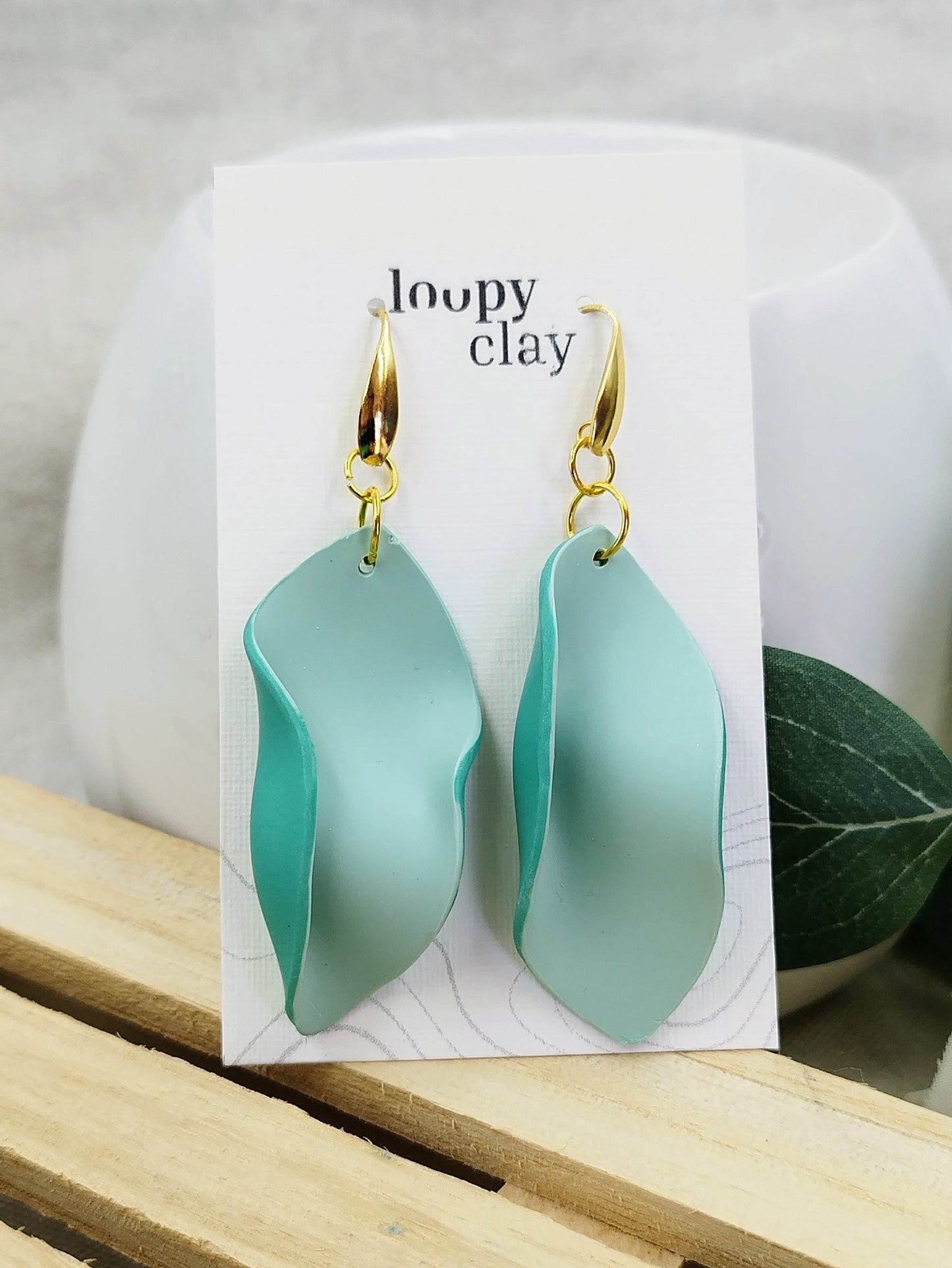 Delicati orecchini petali di fiore bicolore - Loopy Clay