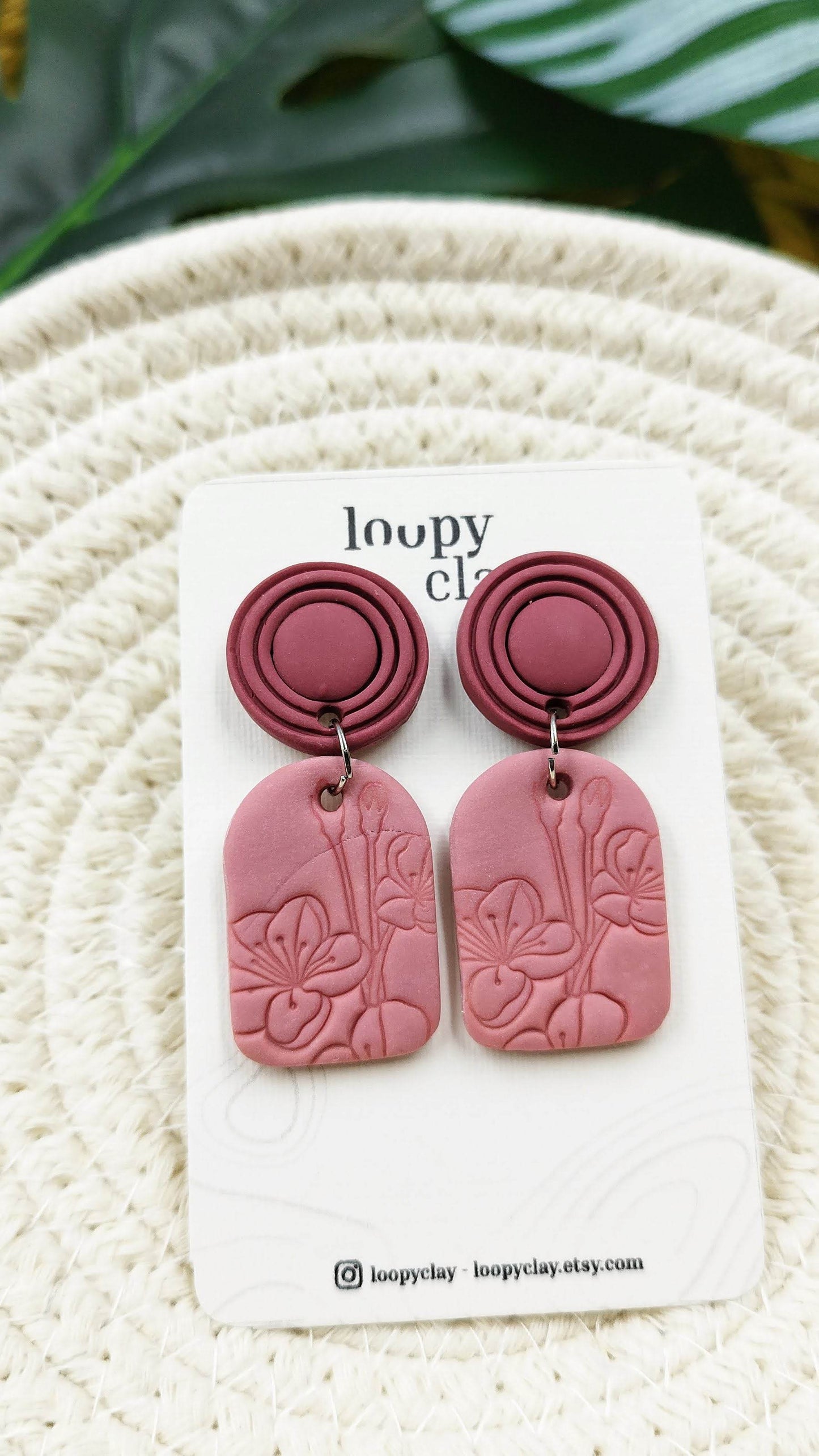Orecchini pendenti in stile etnico con orchidee e fiori - Loopy Clay