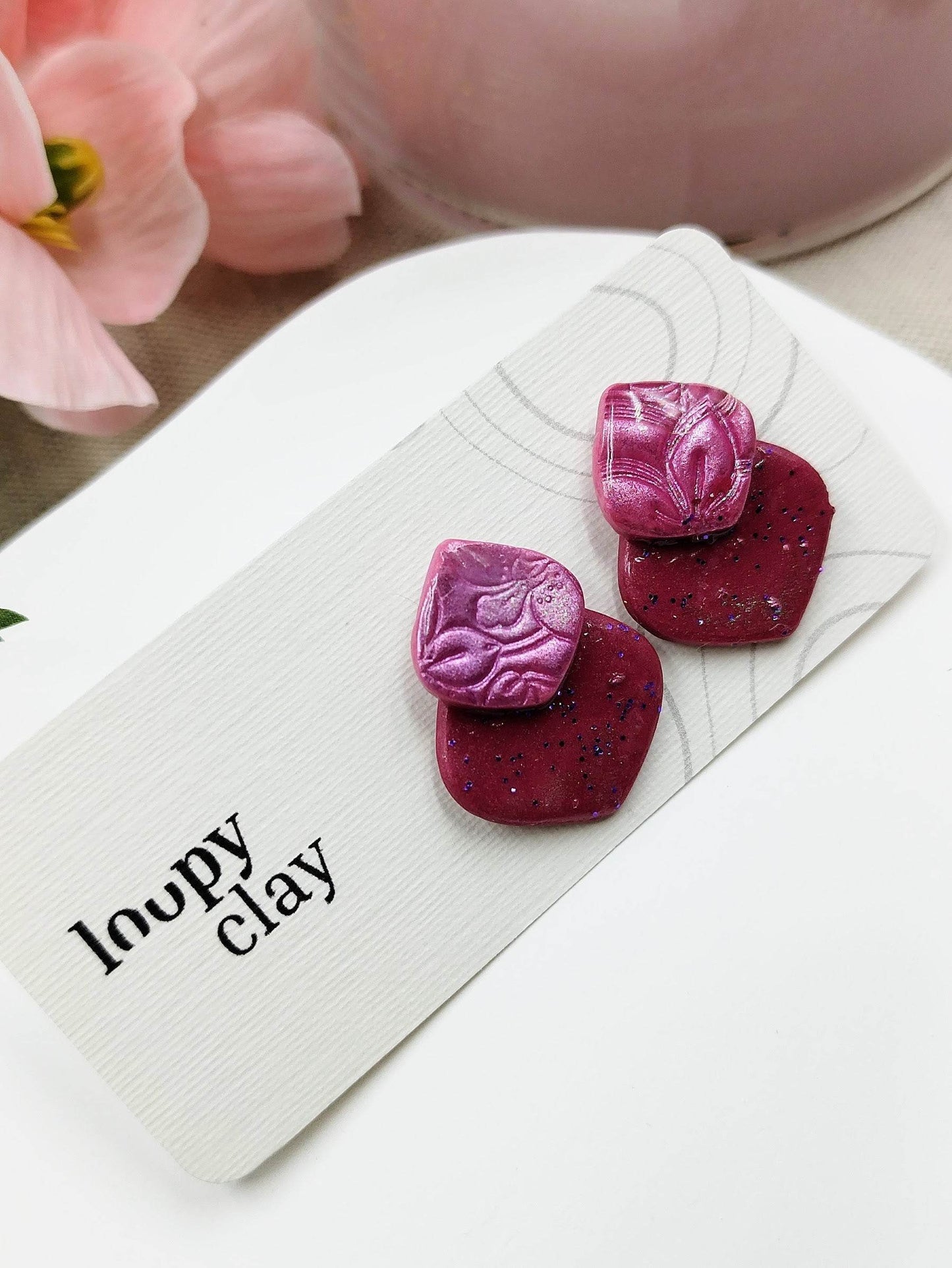 Orecchini a bottone a goccia con fiori effetto perlato - Loopy Clay