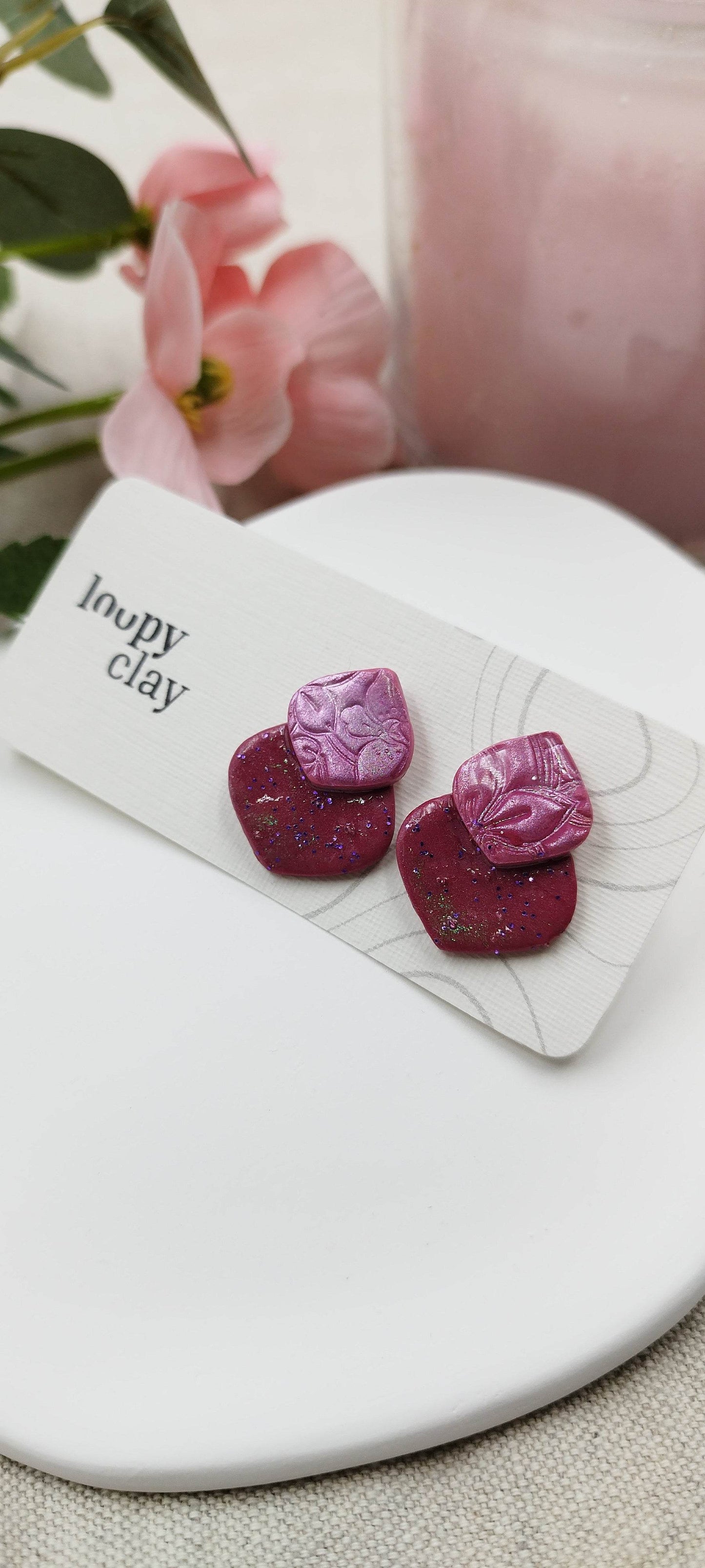 Orecchini a bottone a goccia con fiori effetto perlato - Loopy Clay