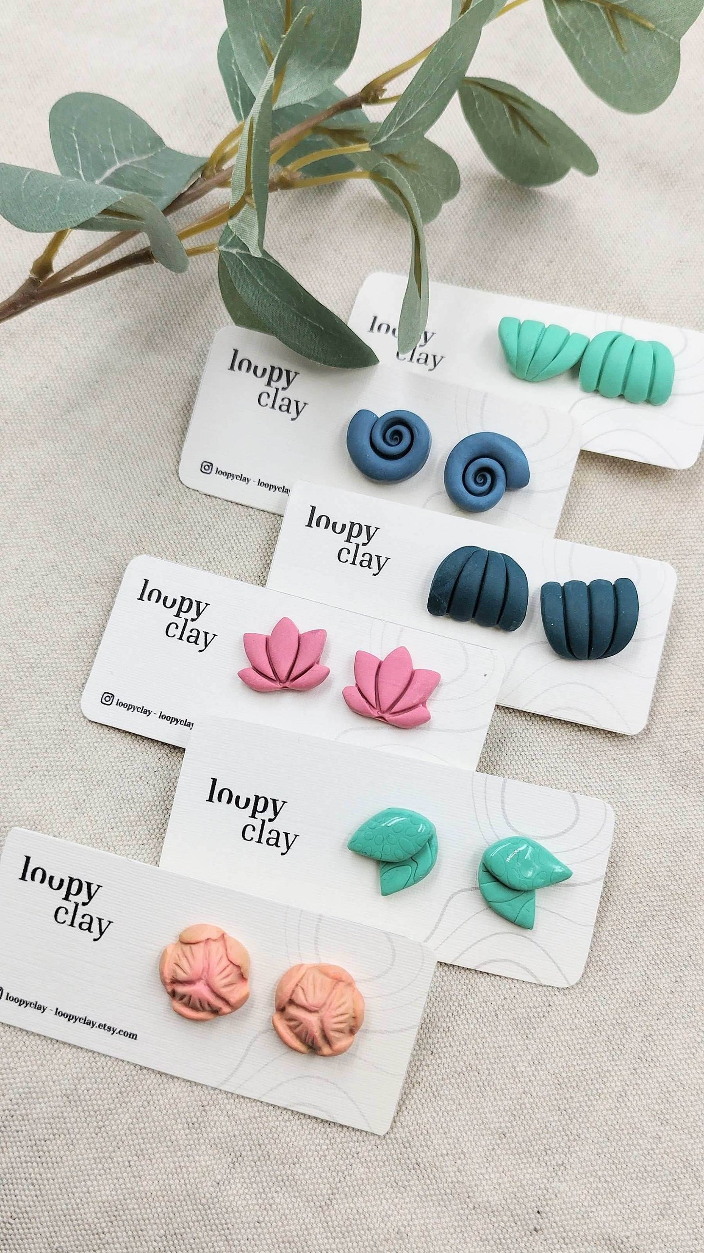 Orecchini a bottone fiori di loto - bocciolo - Loopy Clay