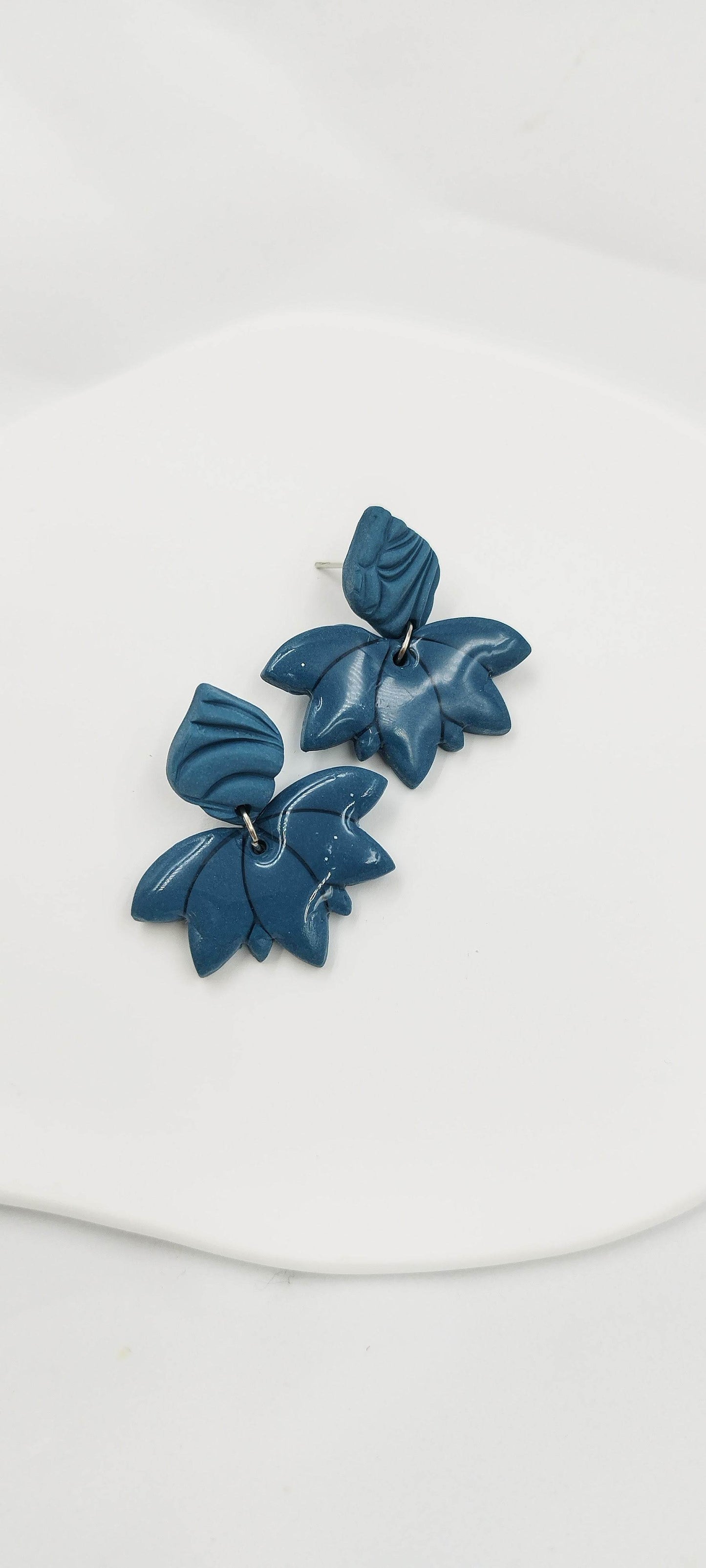 Orecchini pendenti blu effetto materico lucidi - Loopy Clay