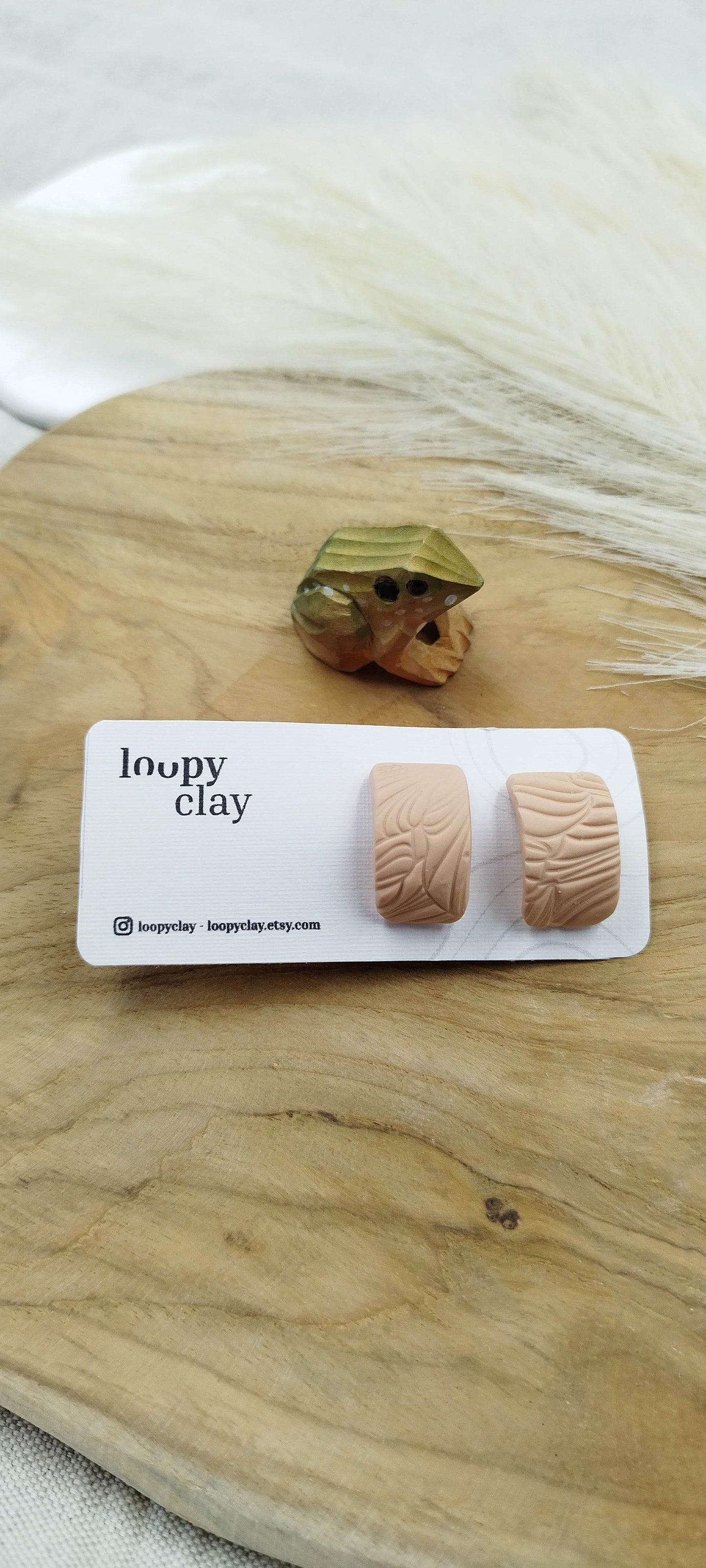 Orecchini huggies rosa tenue - geometrici e naturali - Loopy Clay