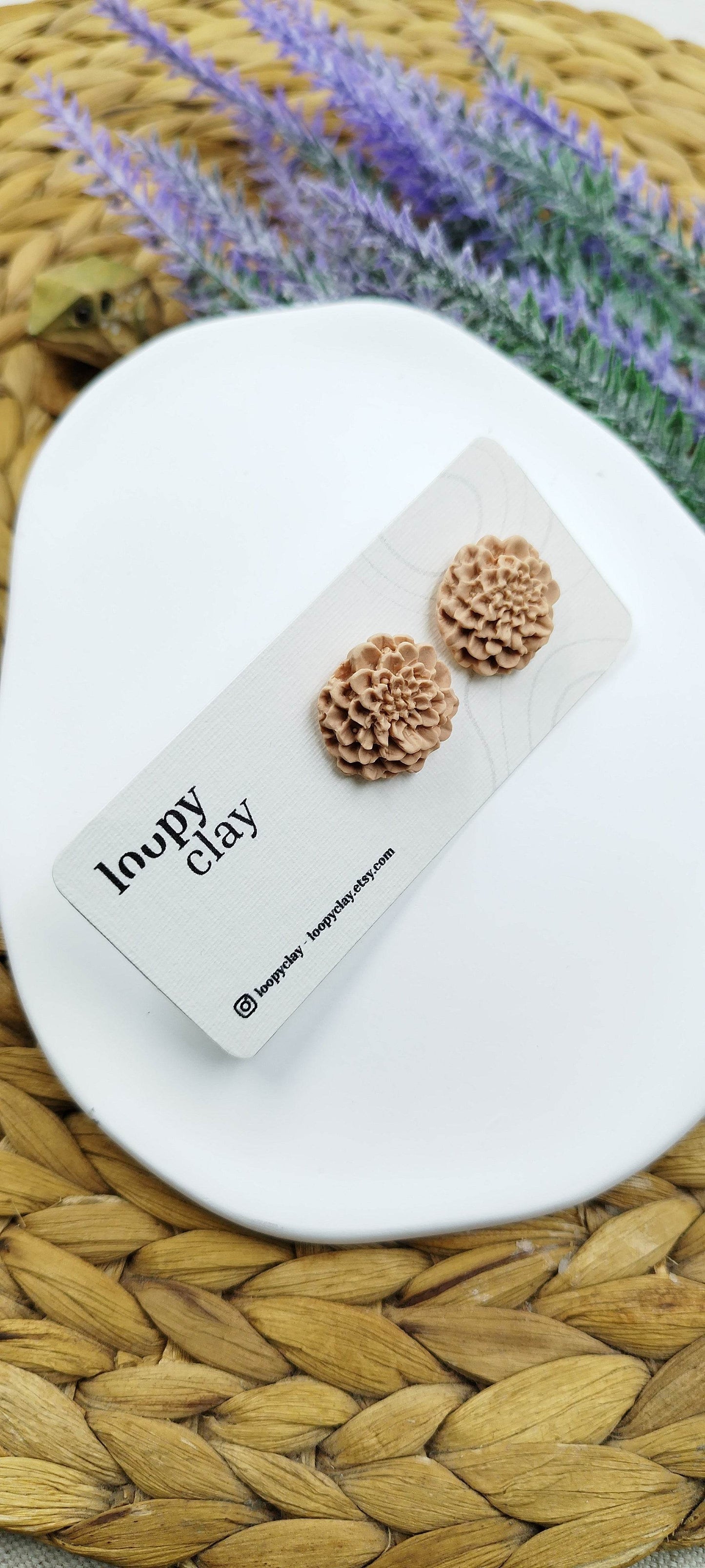 Orecchini a bottone Dalia - semplici e delicati - Loopy Clay