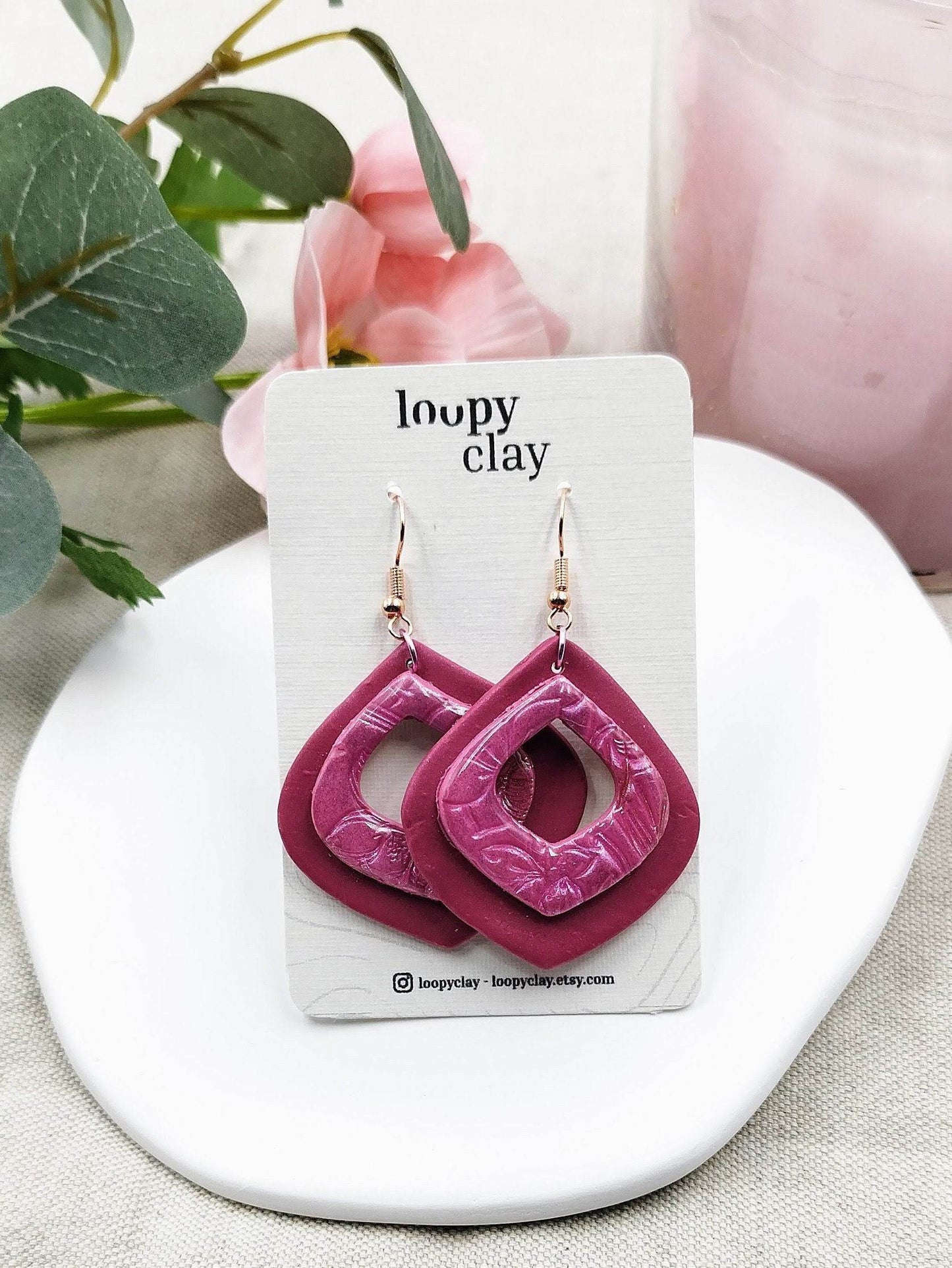 Orecchini pendenti a goccia con fiori effetto perlato - Loopy Clay