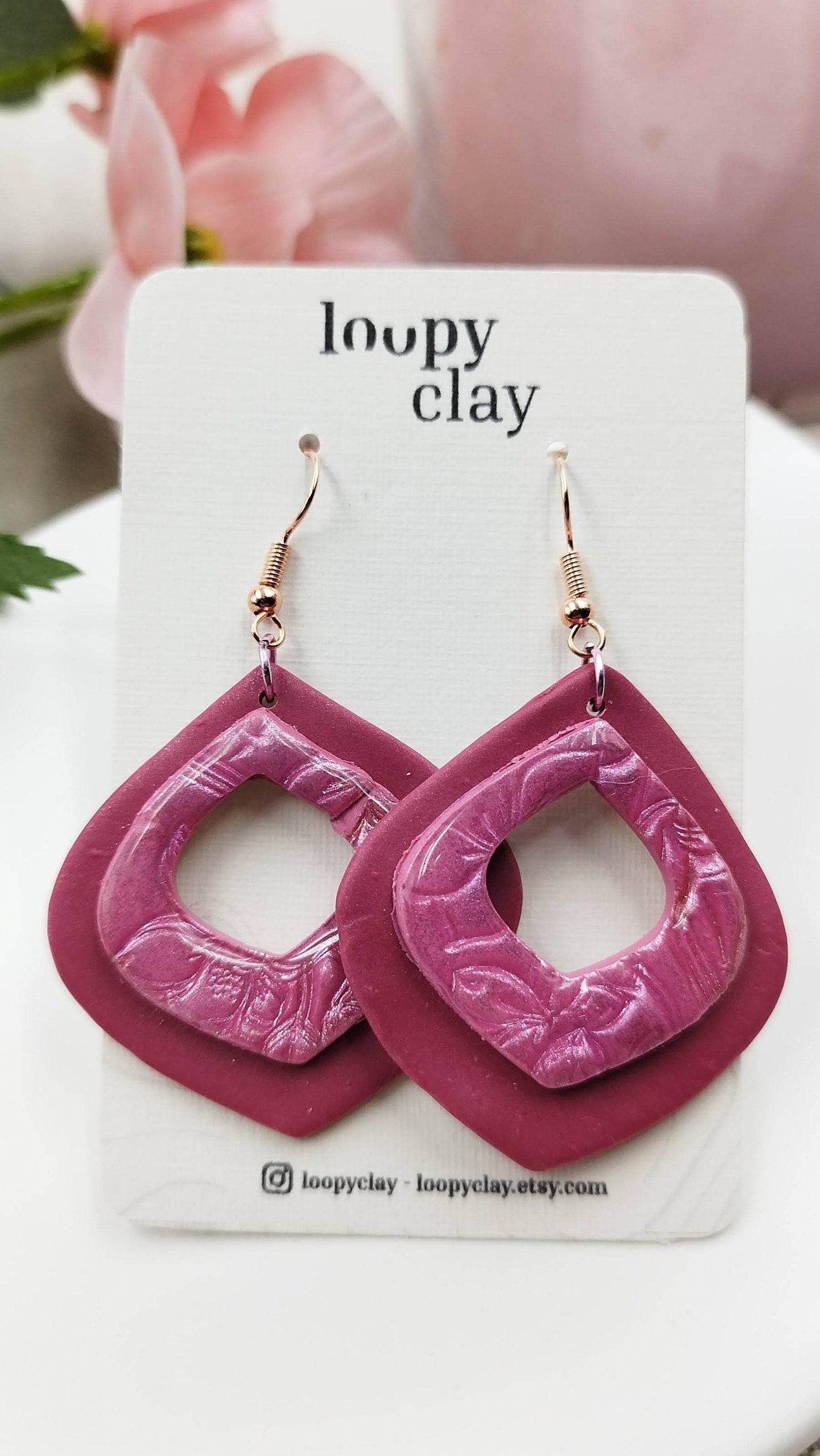 Orecchini pendenti a goccia con fiori effetto perlato - Loopy Clay