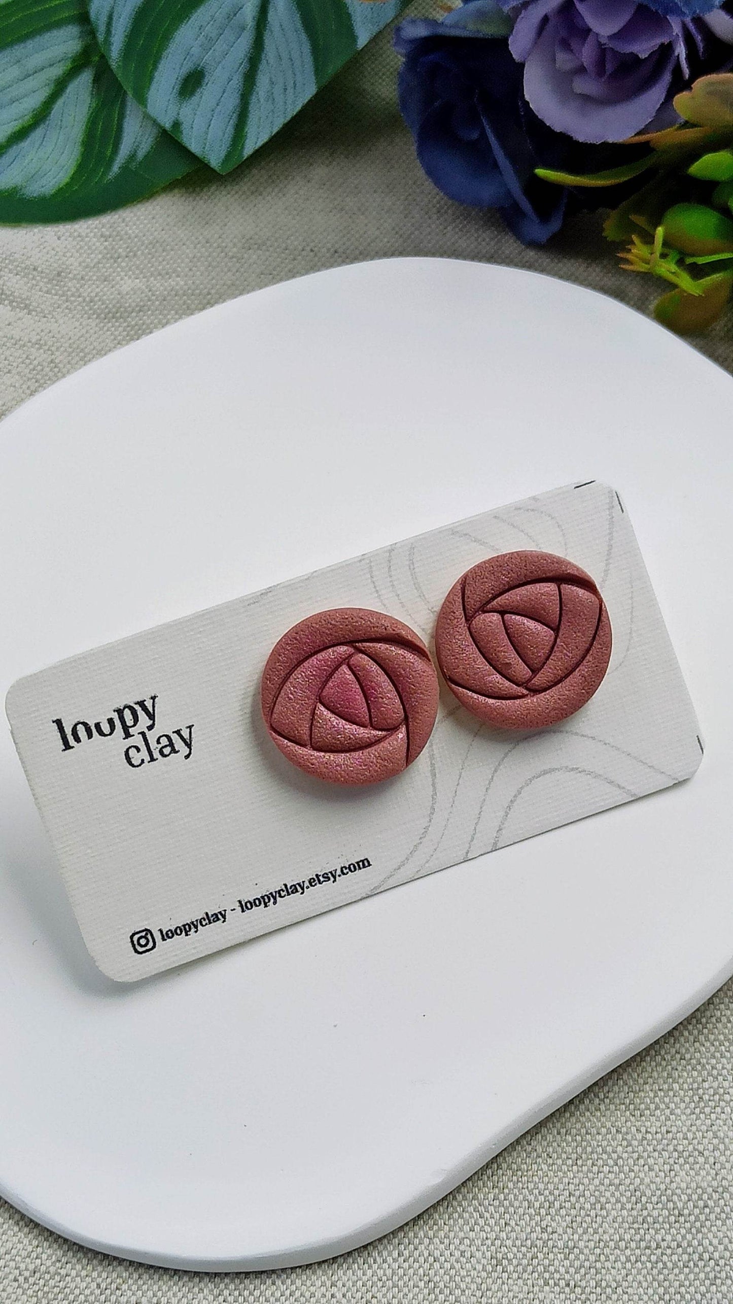 Orecchini a bottone a forma di rosa - Loopy Clay