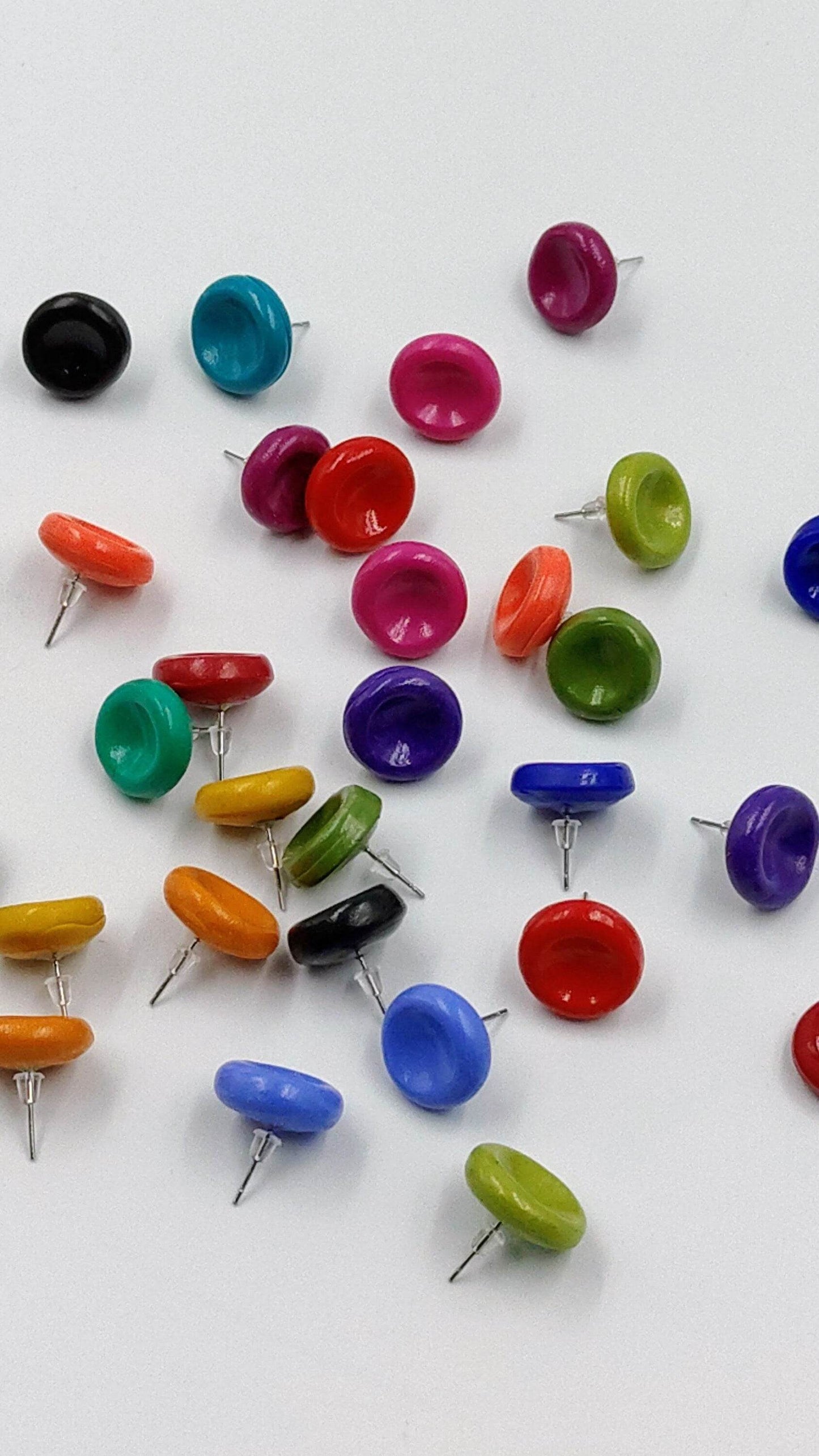 Orecchini a bottone dots, caldi - Loopy Clay