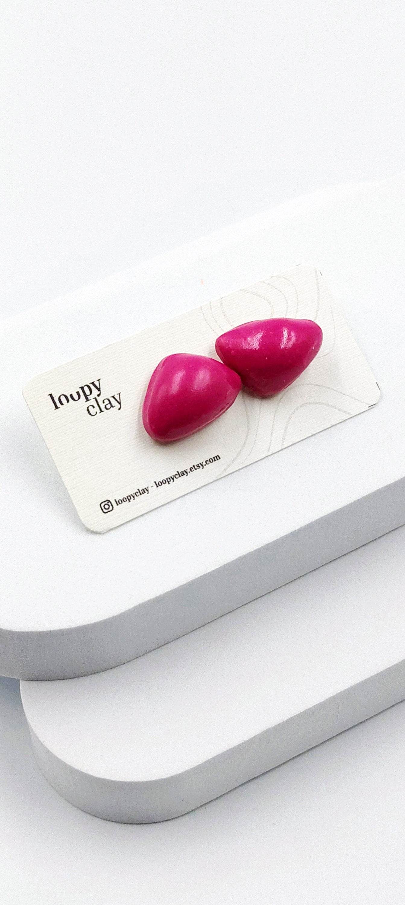 Orecchini bombati bottone triangolo - Loopy Clay