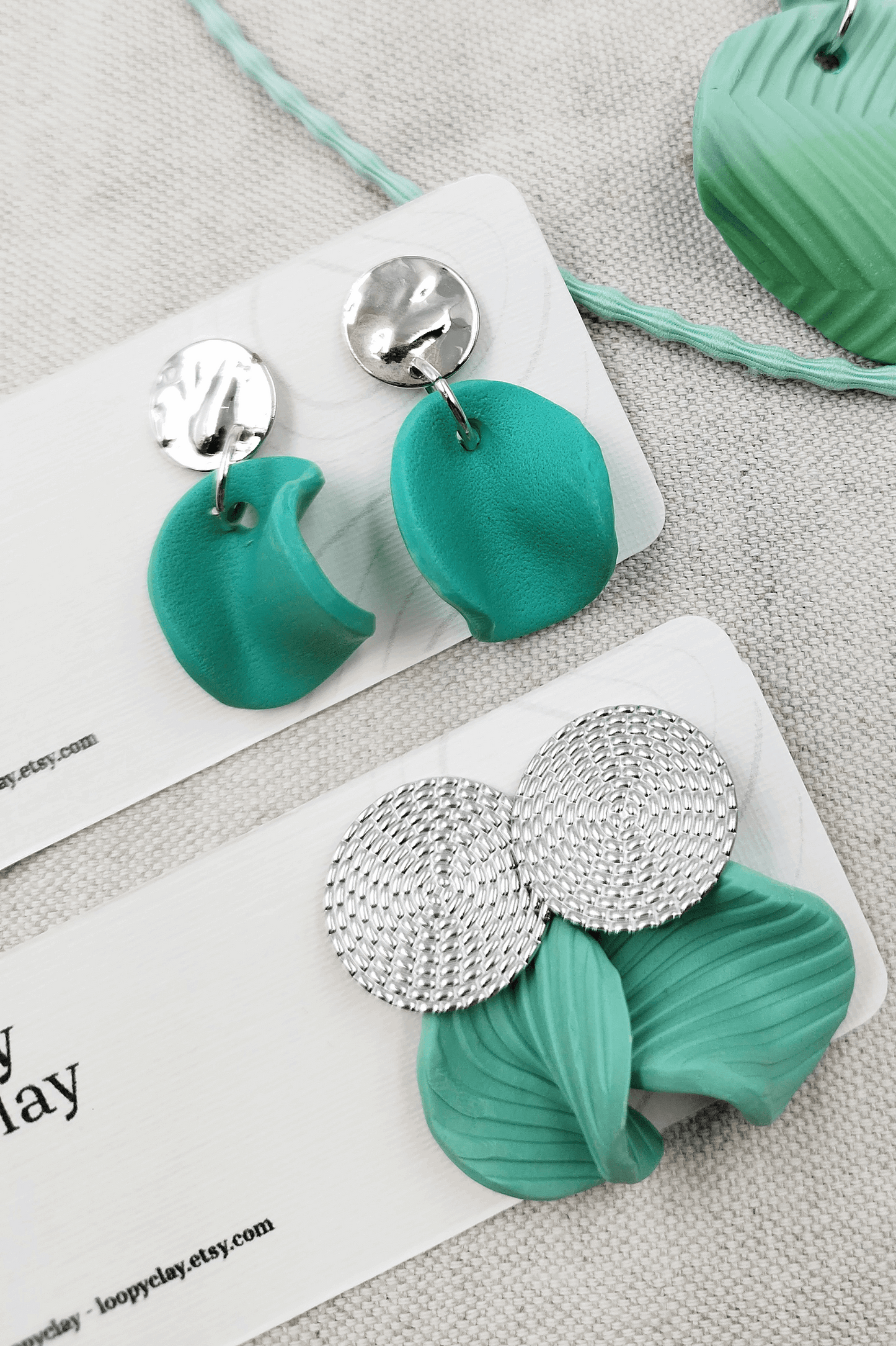 Orecchini pendenti turchesi minimal design