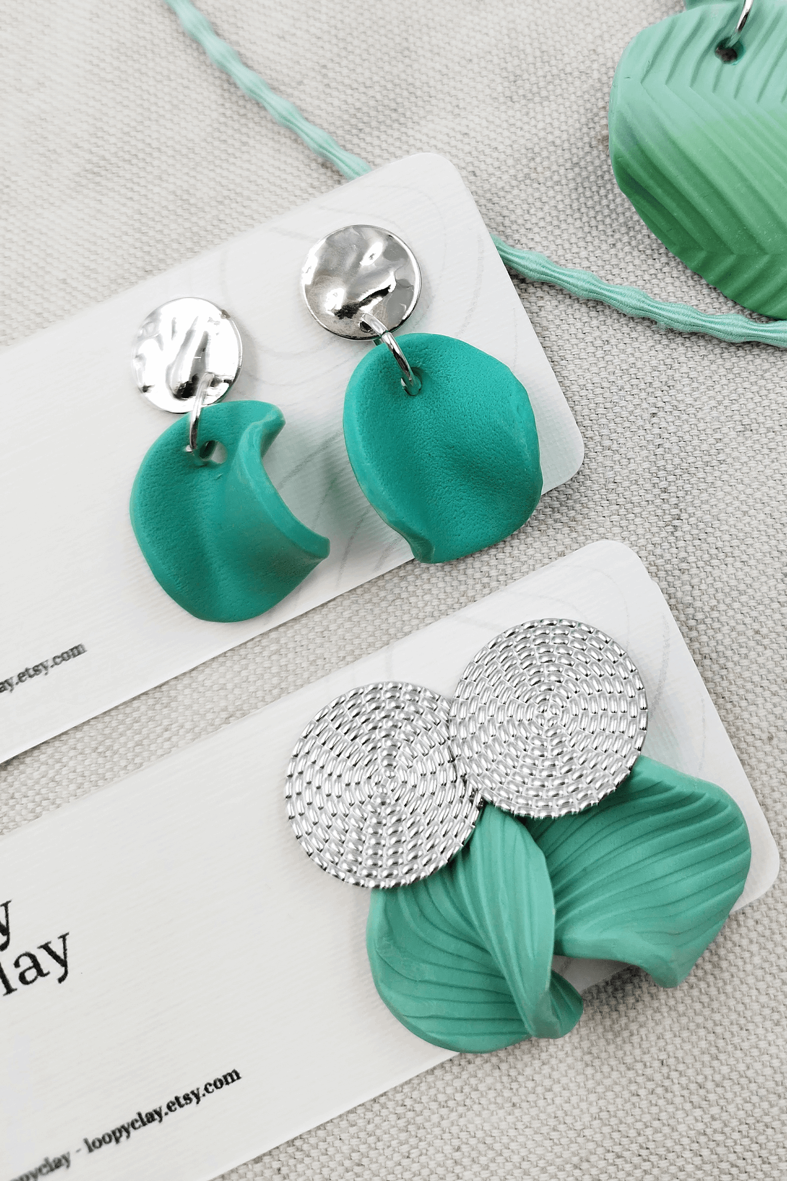 Orecchini pendenti turchesi minimal design