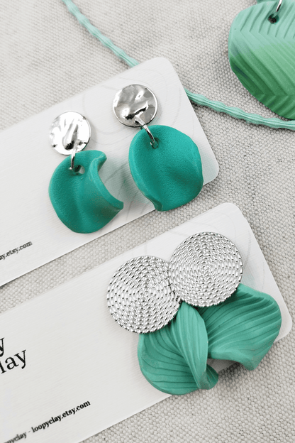 Orecchini pendenti turchesi minimal design