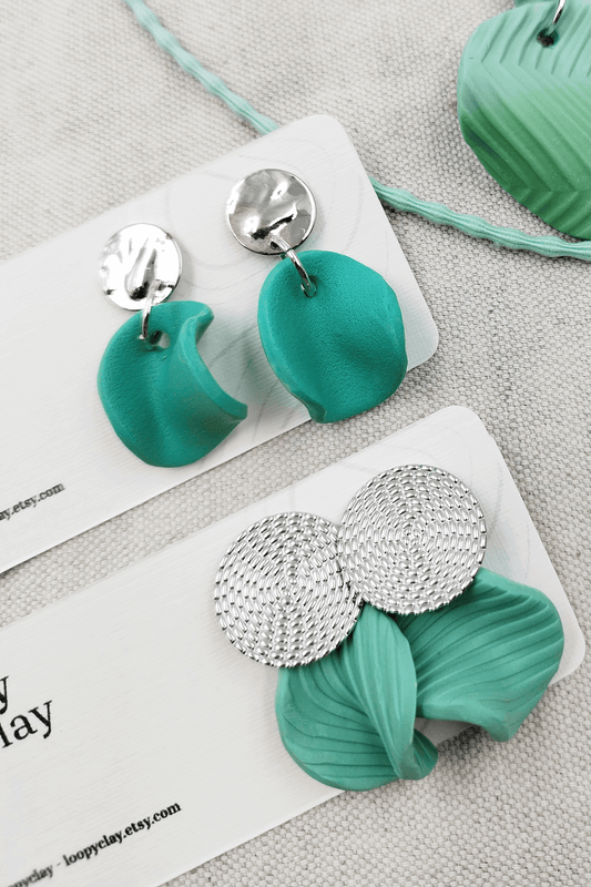 Orecchini pendenti turchesi minimal design