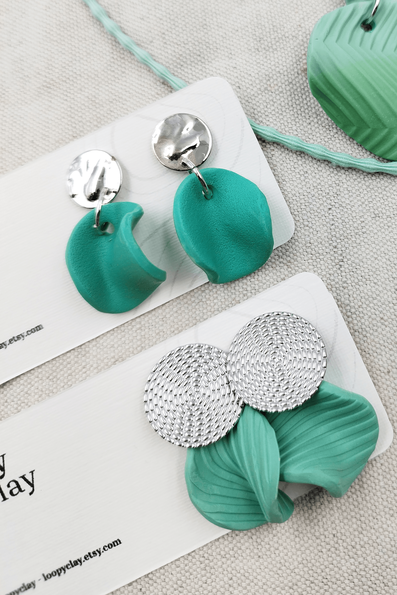 Orecchini pendenti turchesi minimal design - Loopy Clay
