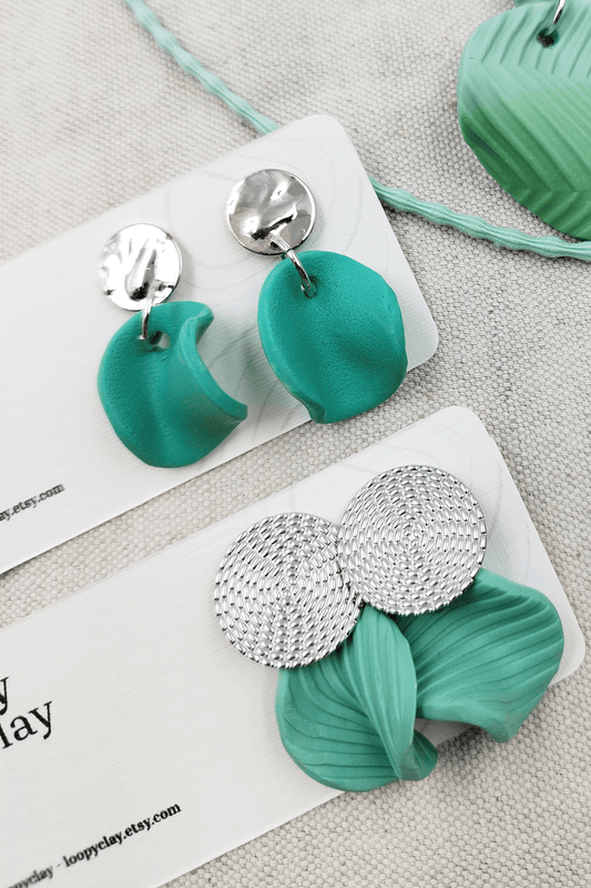 Orecchini pendenti turchesi minimal design - Loopy Clay