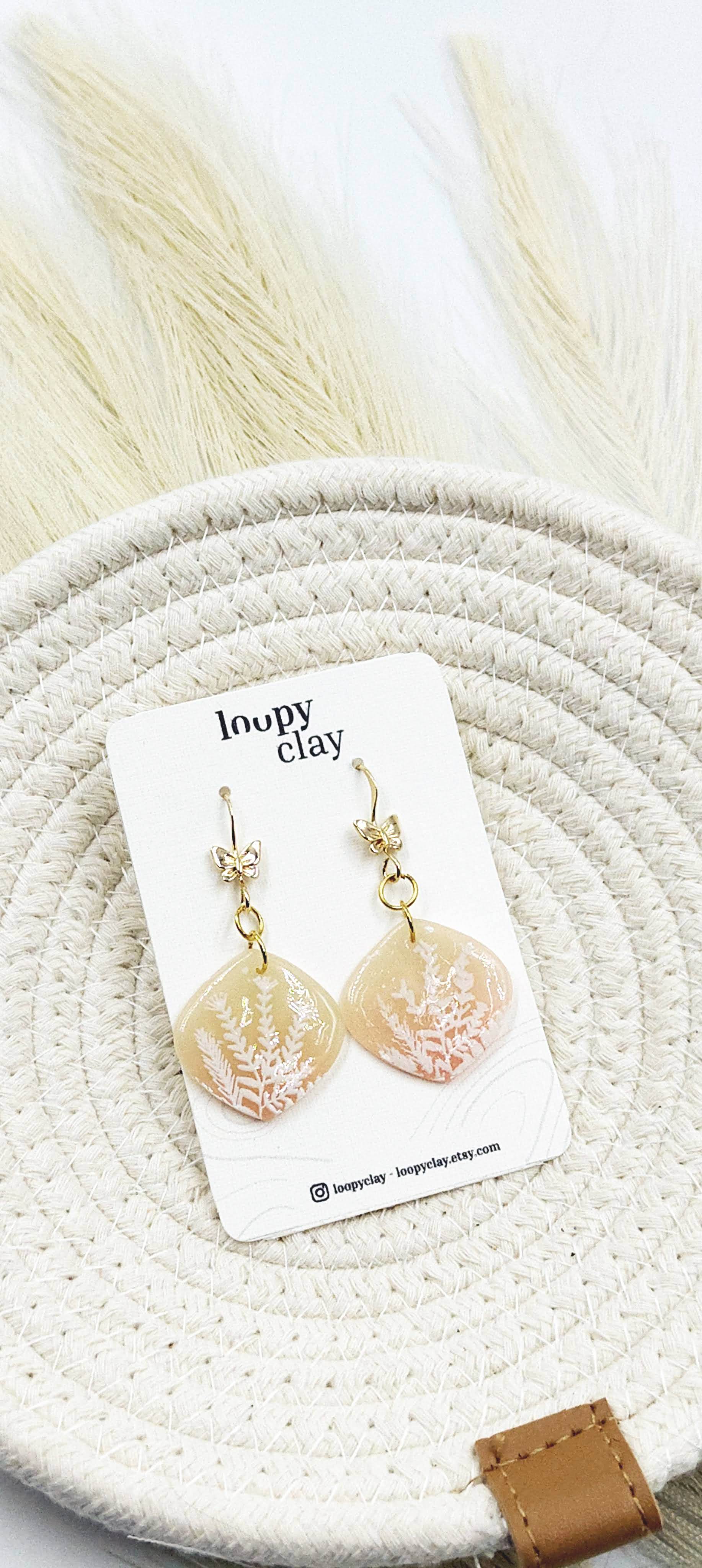 Orecchini Pendenti Artigianali | Eleganza Bianca fiori e farfalle