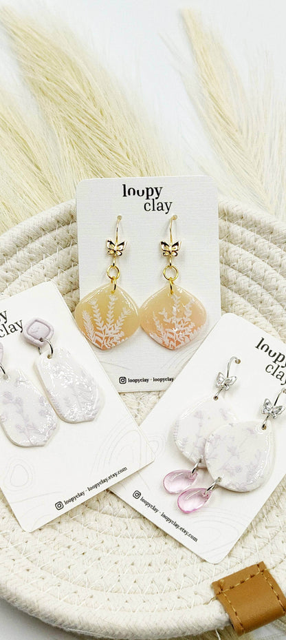 Orecchini Pendenti Artigianali | Eleganza Bianca fiori e farfalle