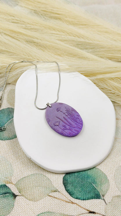 Collana con pendente viola prato fiorito sfumato