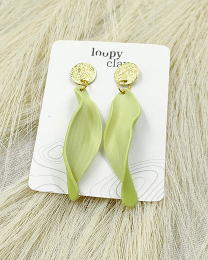 Orecchini a bottone: Delicate foglie di campo bicolore