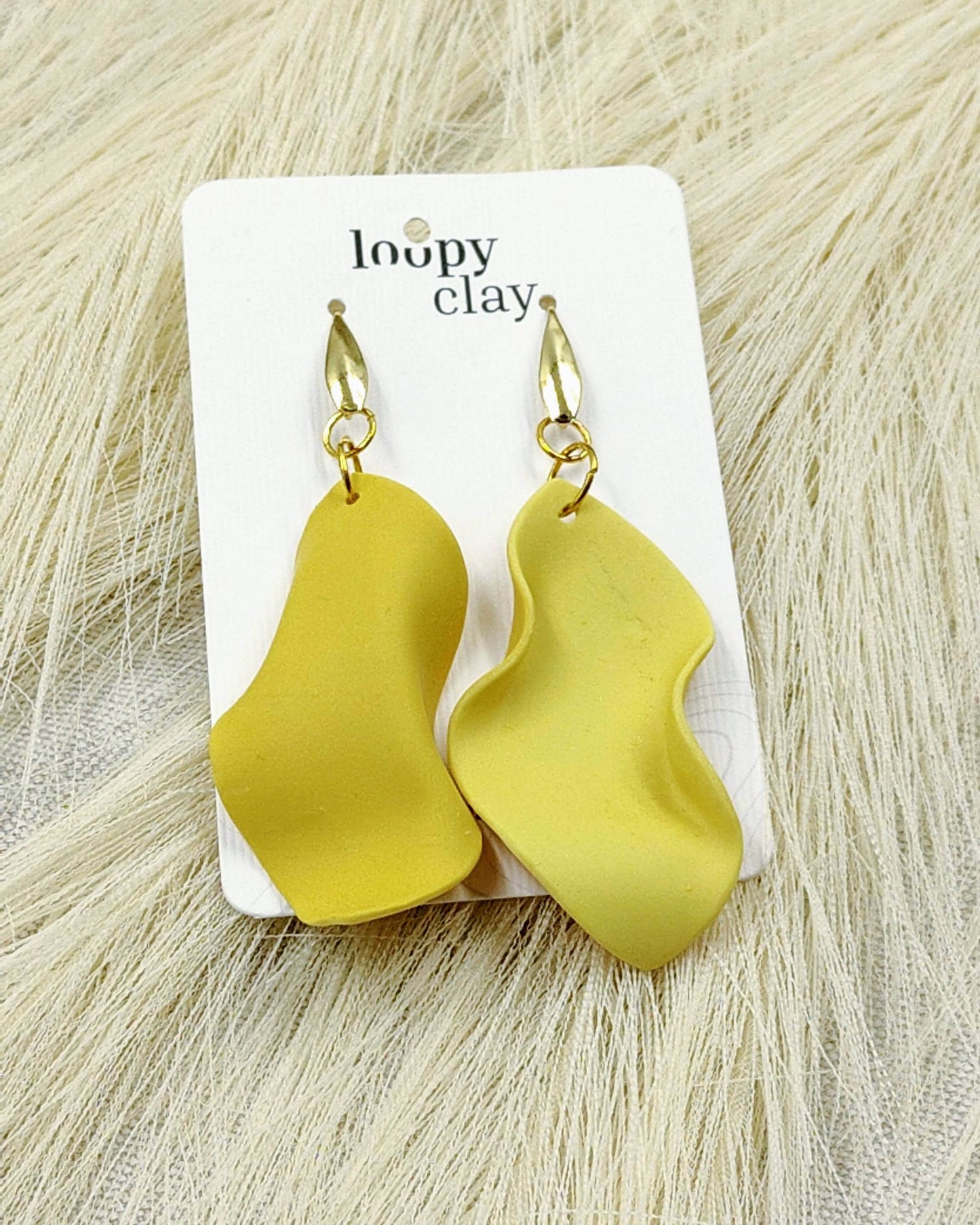 Delicati orecchini petali di fiore bicolore - Loopy Clay