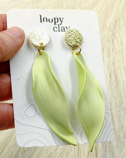 Orecchini a bottone: Delicate foglie di campo bicolore