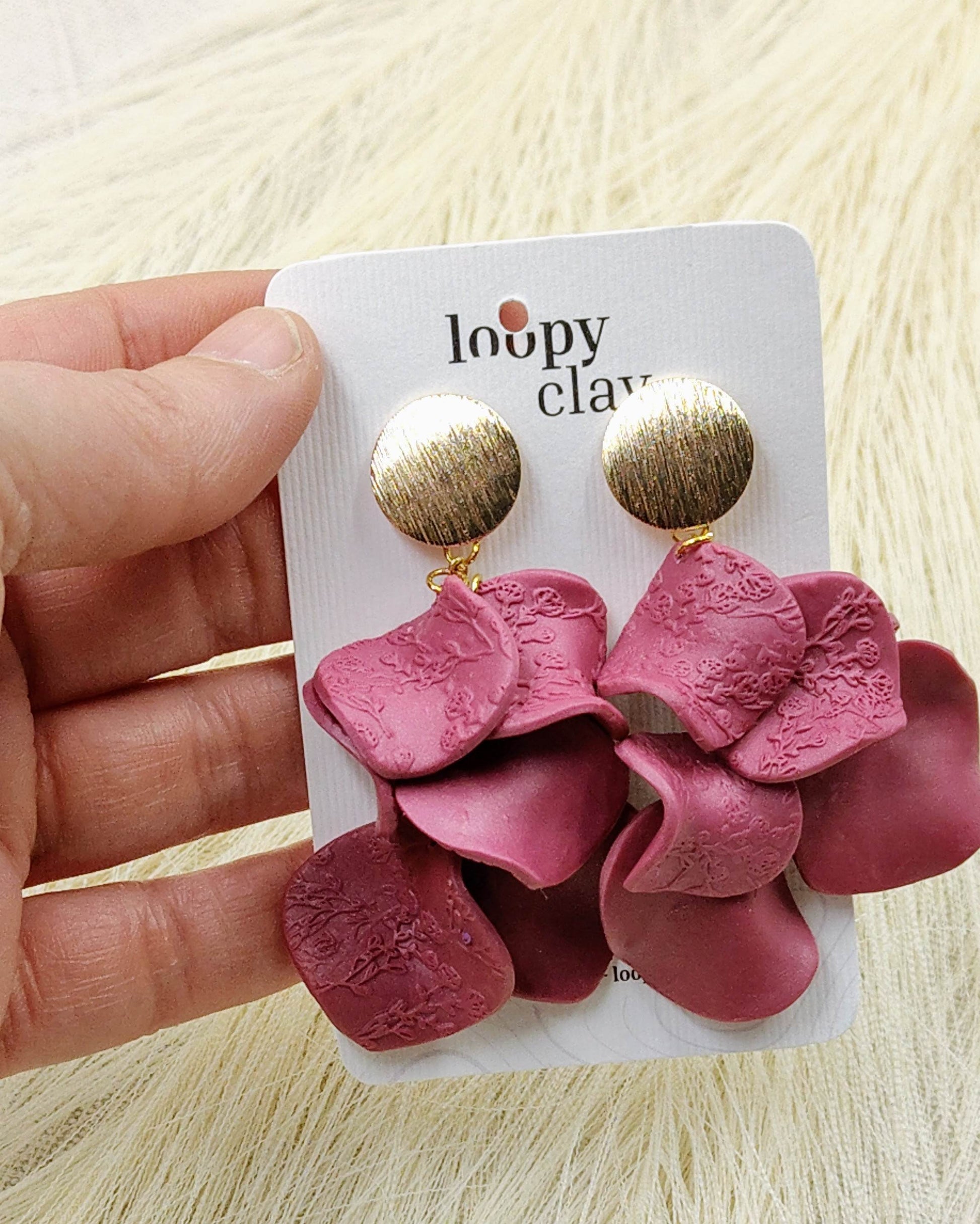 "Rosa d'Aurora": Orecchini Romantici in Rosa Antico con Gocce di Rugiada