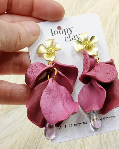 "Rosa d'Aurora": Orecchini Romantici in Rosa Antico con Gocce di Rugiada