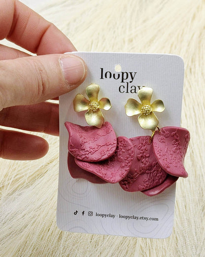 "Rosa d'Aurora": Orecchini Romantici in Rosa Antico con Gocce di Rugiada