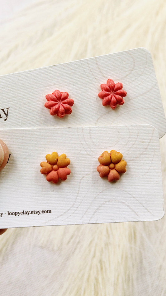 Orecchini mini fiorellini - rosso e arancione - Loopy Clay