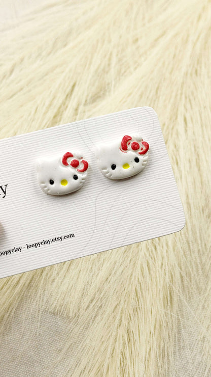 Orecchini gattino con fiocco stile Hello Kitty