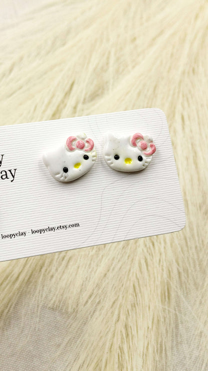 Orecchini gattino con fiocco stile Hello Kitty