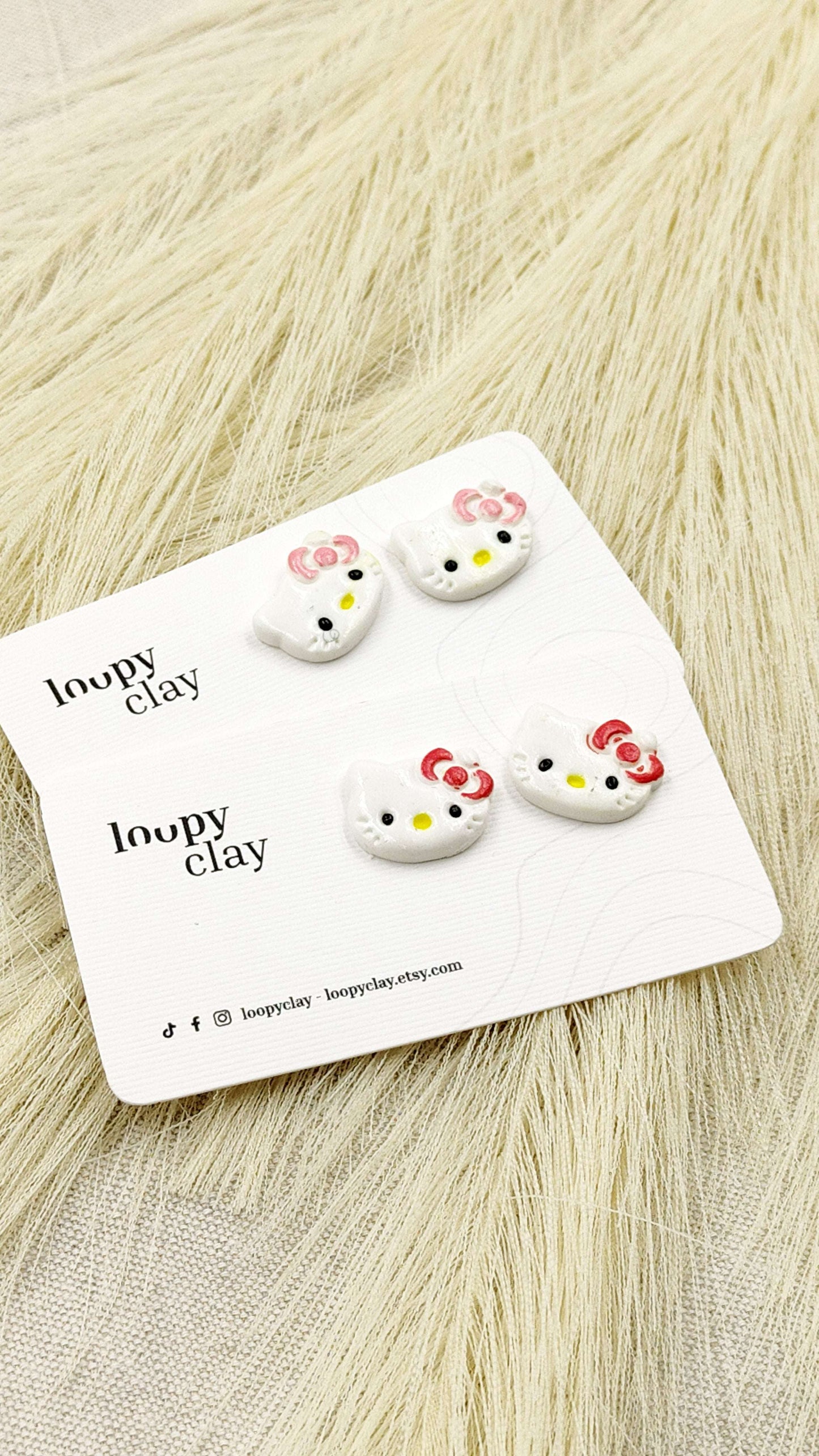 Orecchini gattino con fiocco stile Hello Kitty