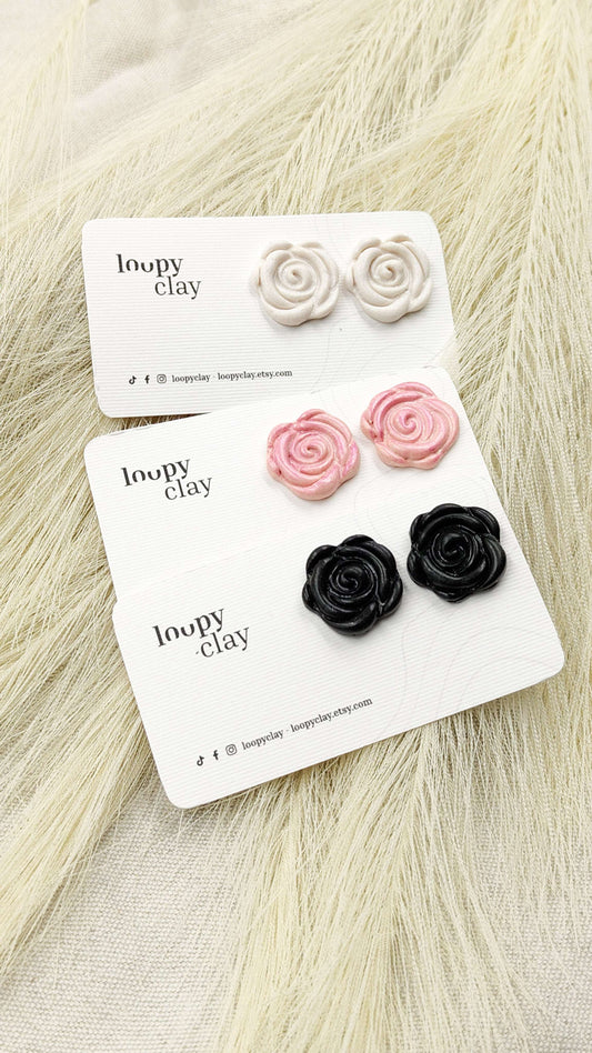 Orecchini a bottone rose stilizzate