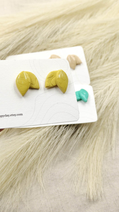 Orecchini a bottone minimal leaf - giallo, rosa e turchese