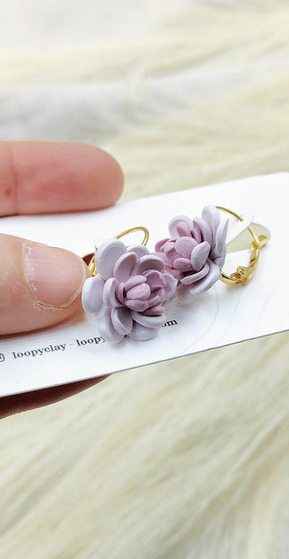 Orecchini pendenti con fiori lilla