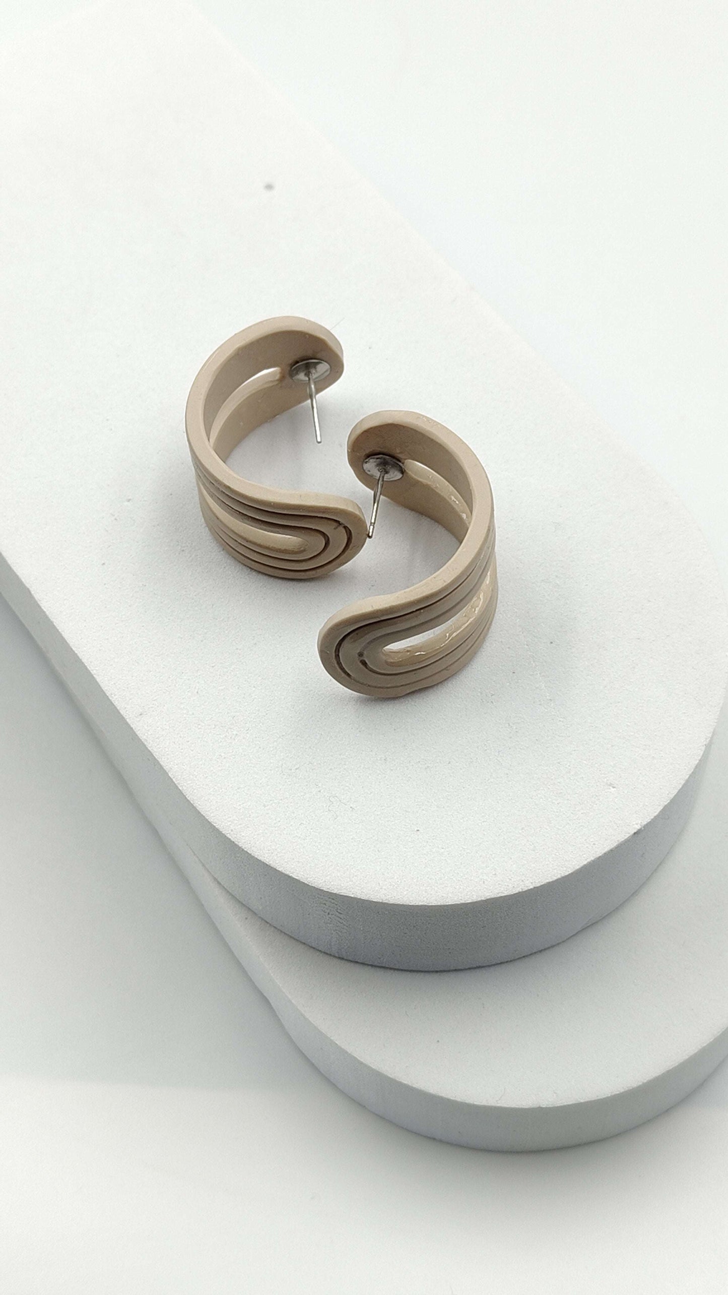 Orecchini Huggies Pastello | Minimalismo e Colore