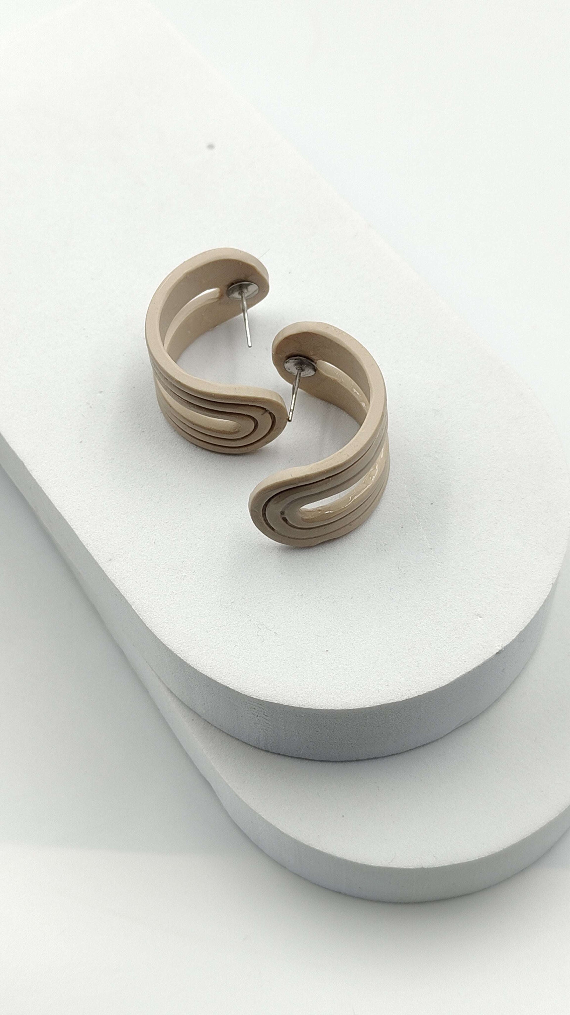 Orecchini Huggies Pastello | Minimalismo e Colore