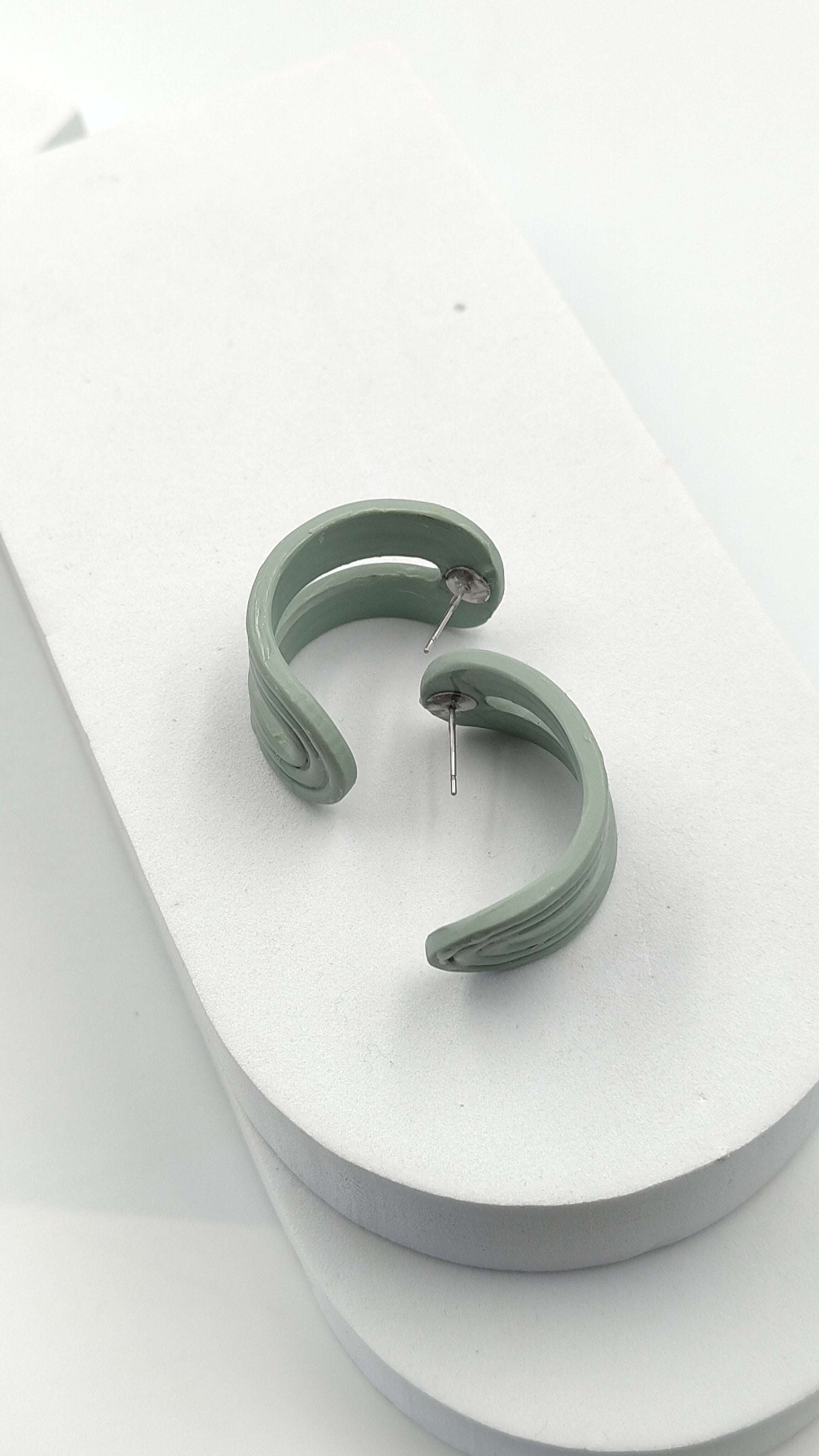 Orecchini Huggies Pastello | Minimalismo e Colore